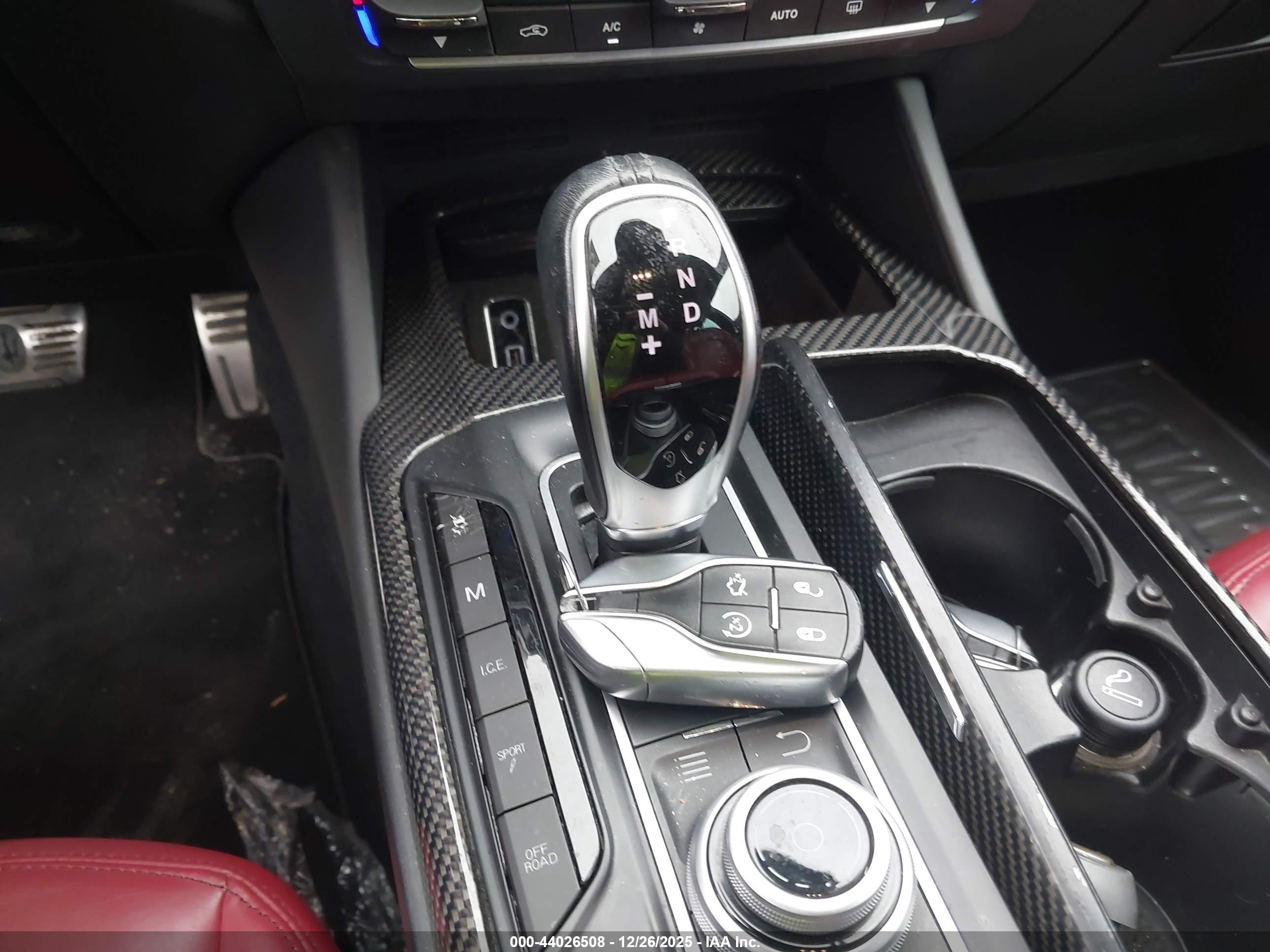 MASERATI LEVANTE image 11