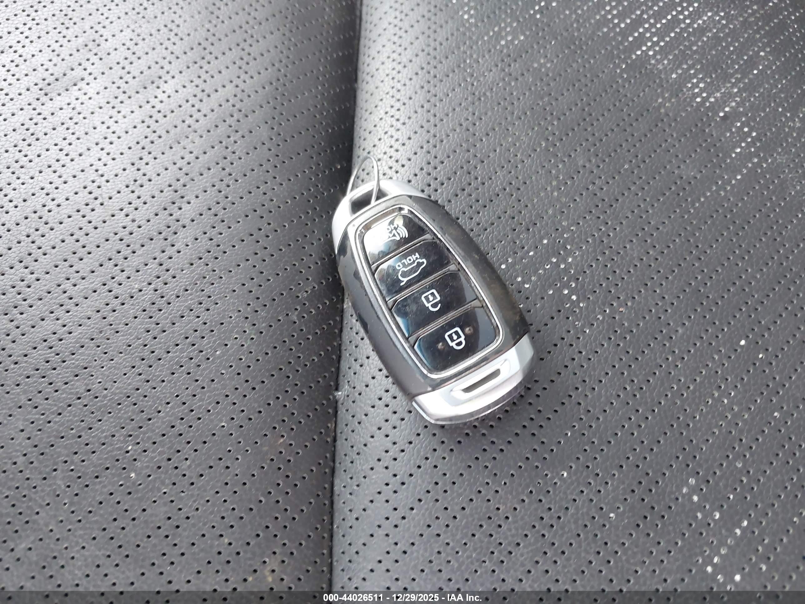 HYUNDAI KONA image 11