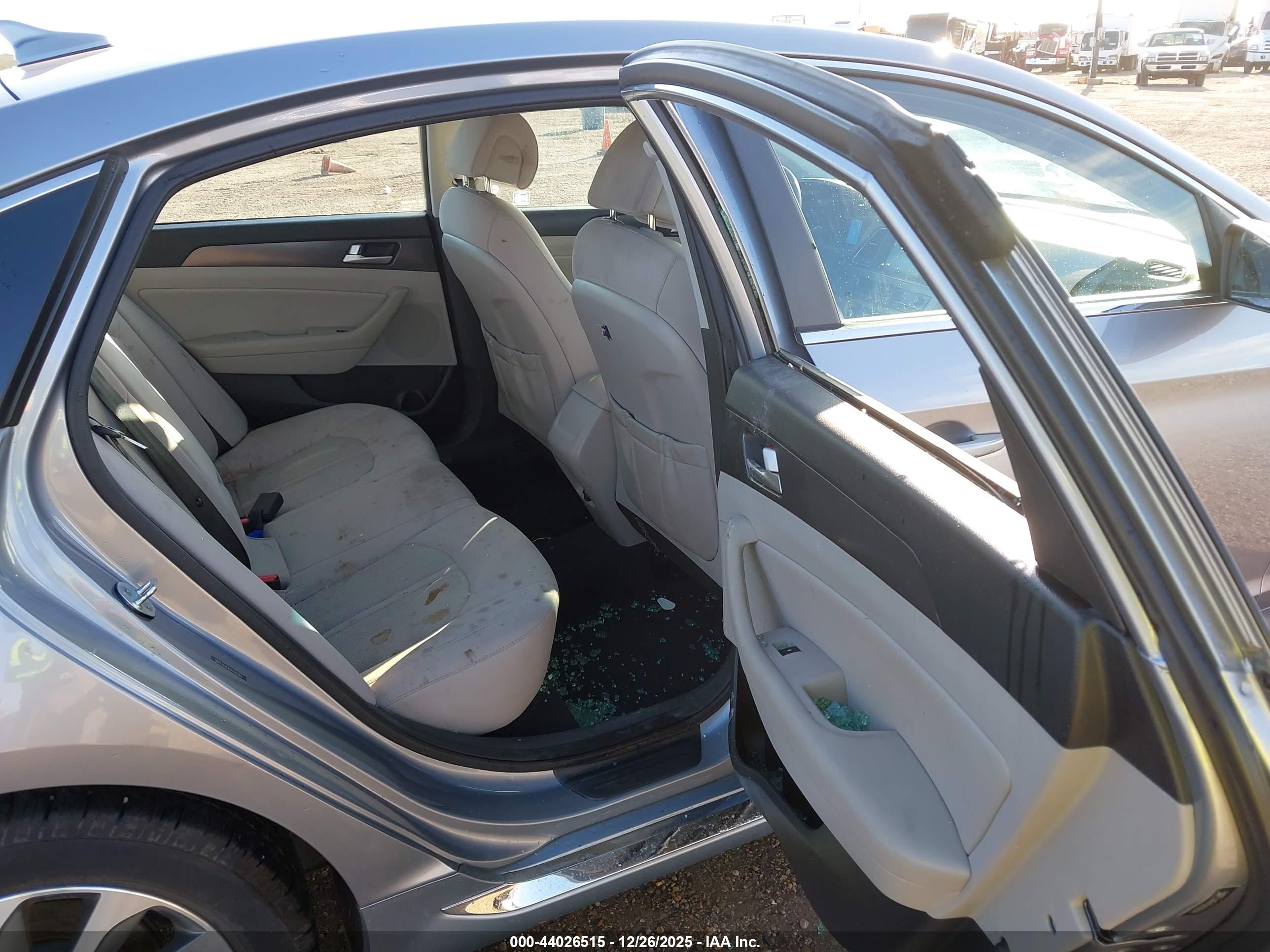HYUNDAI SONATA image 8