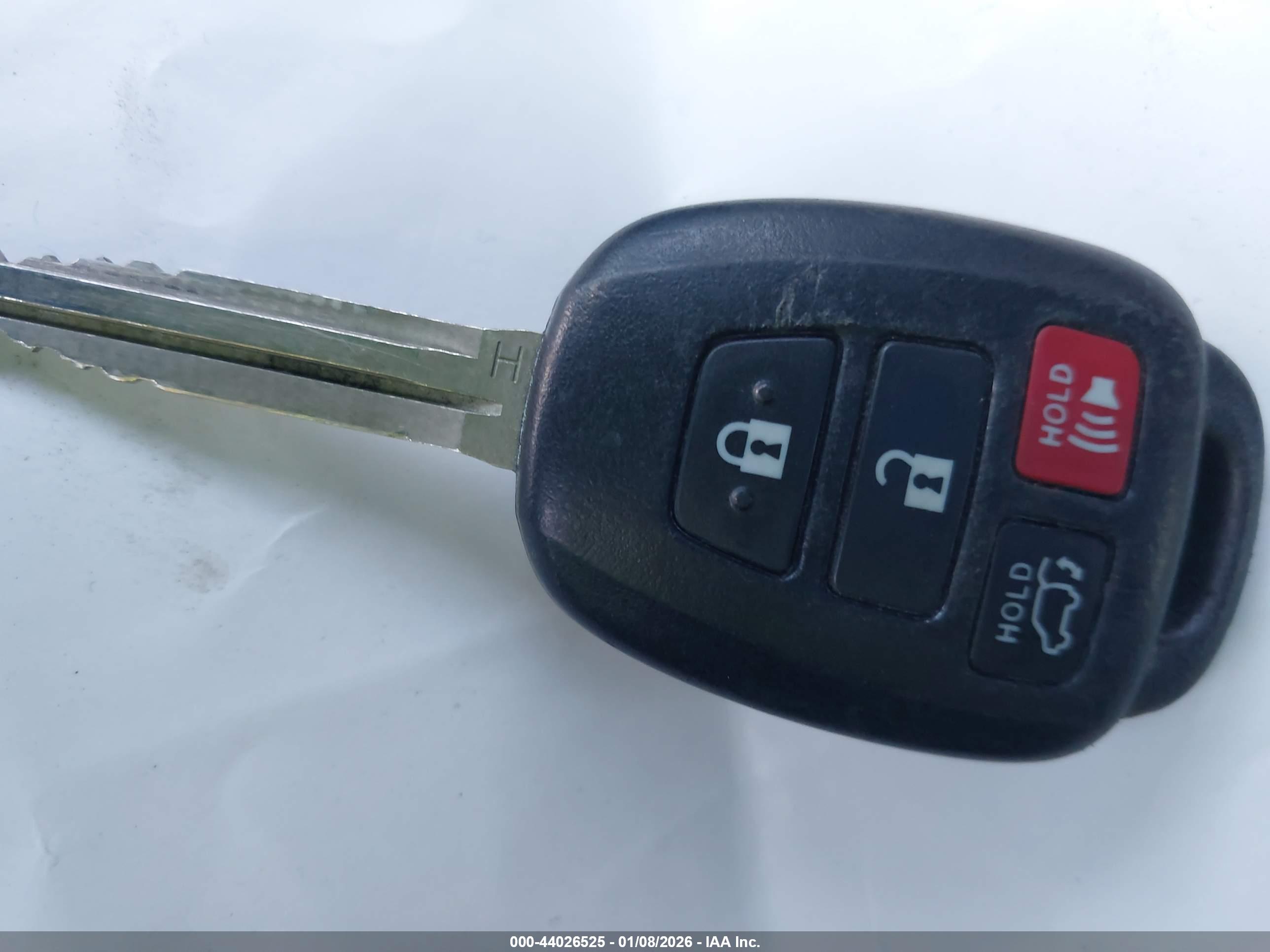 TOYOTA RAV4 image 11