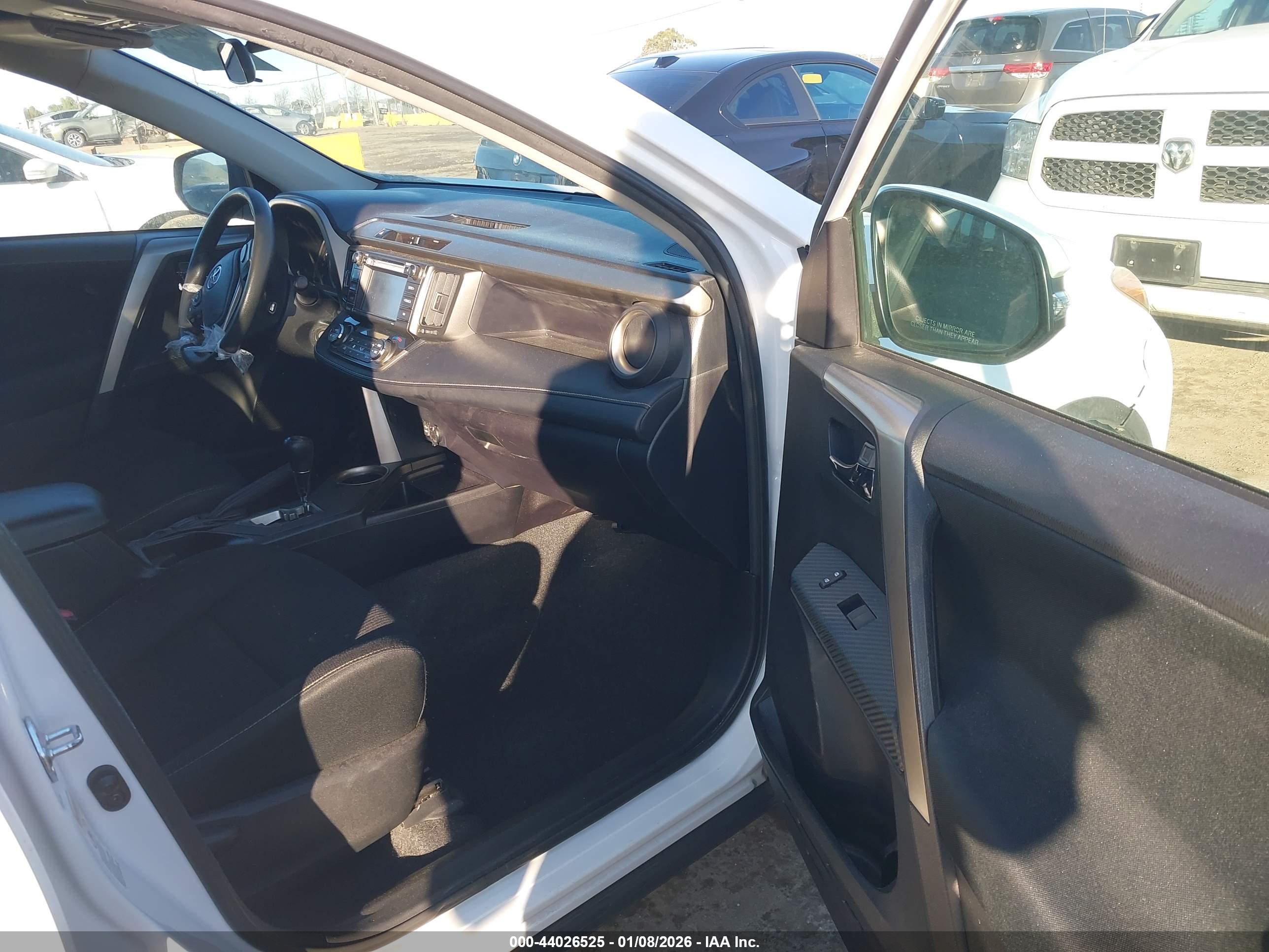 TOYOTA RAV4 image 5
