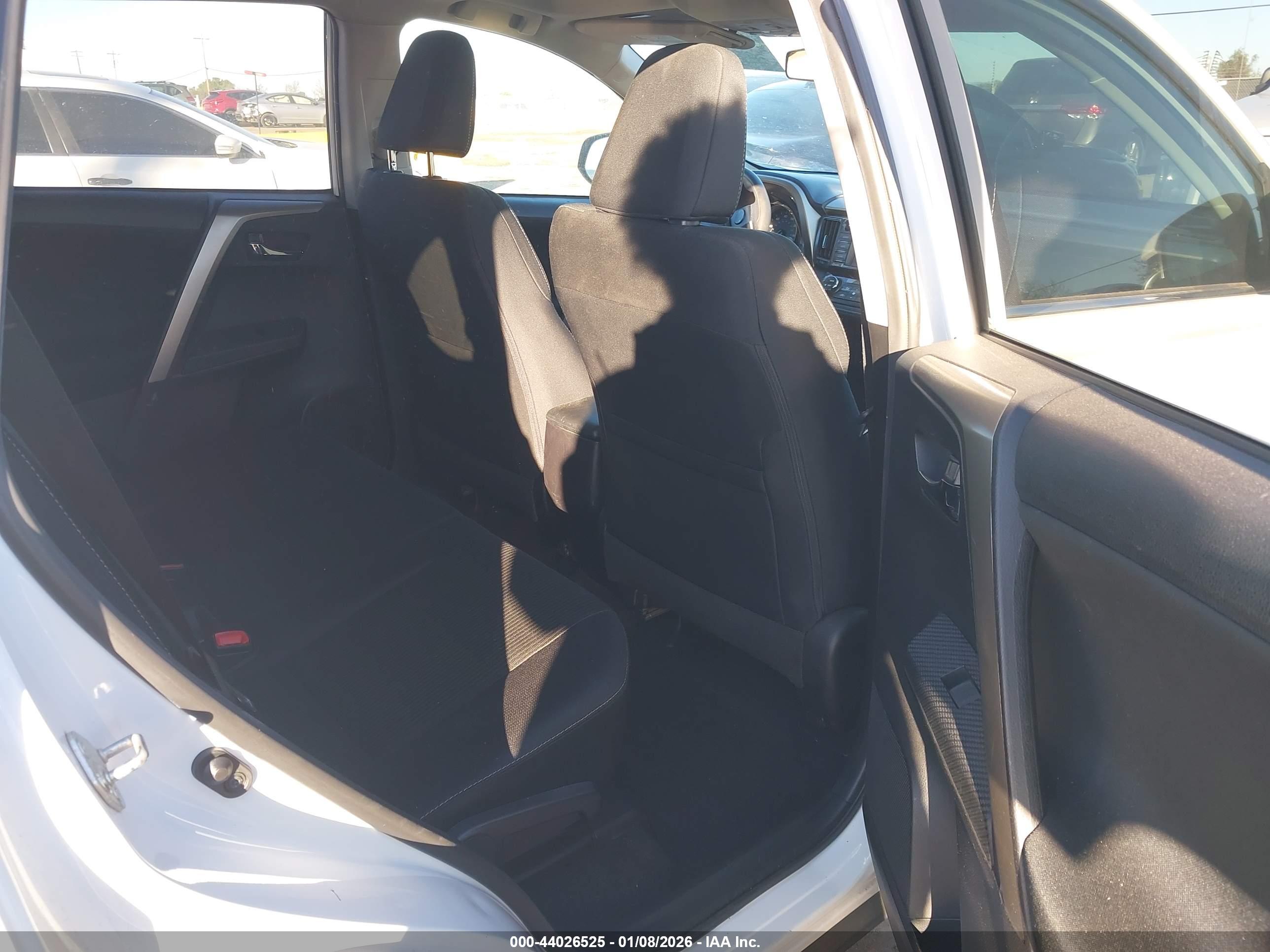 TOYOTA RAV4 image 8
