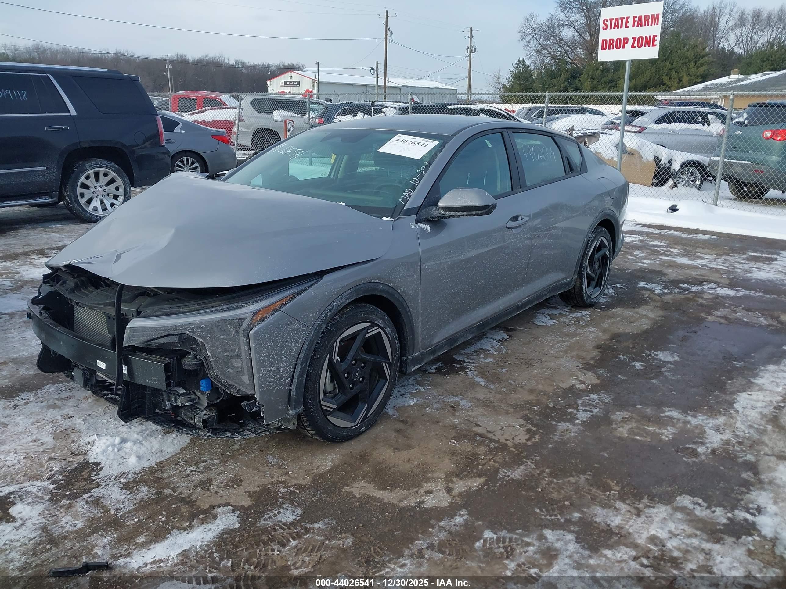 KIA K4 image 2