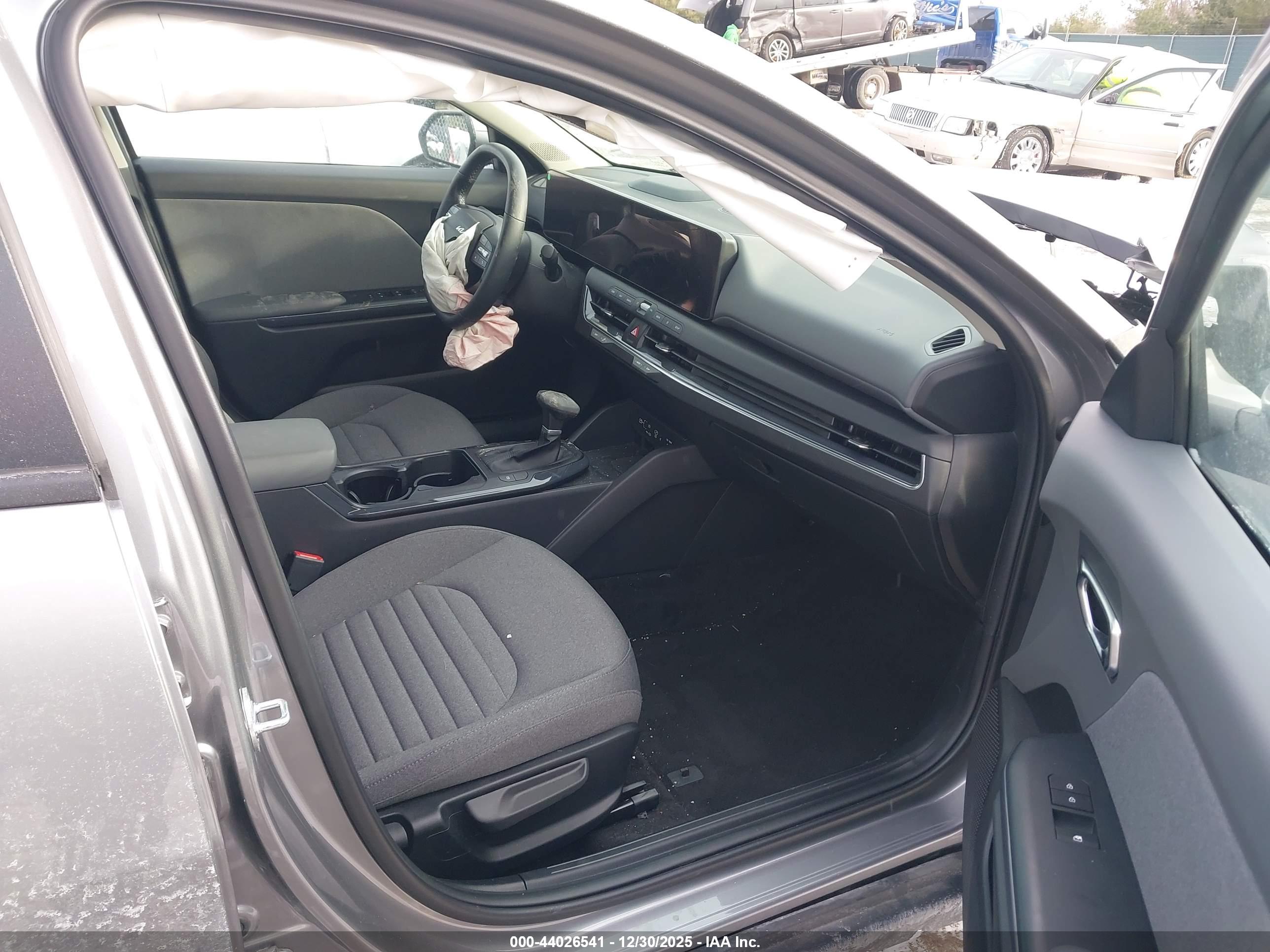 KIA K4 image 5
