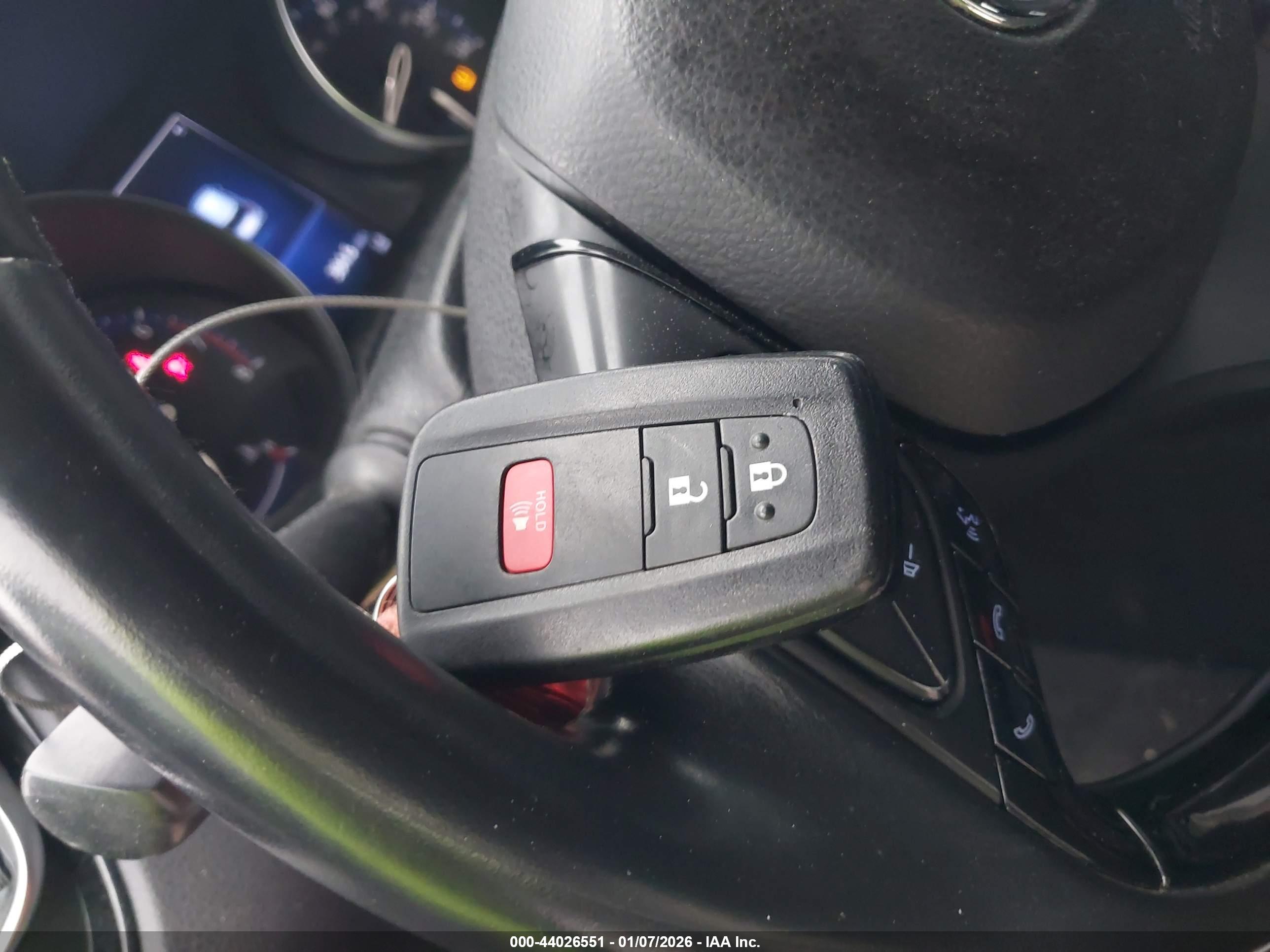 TOYOTA C-HR image 11