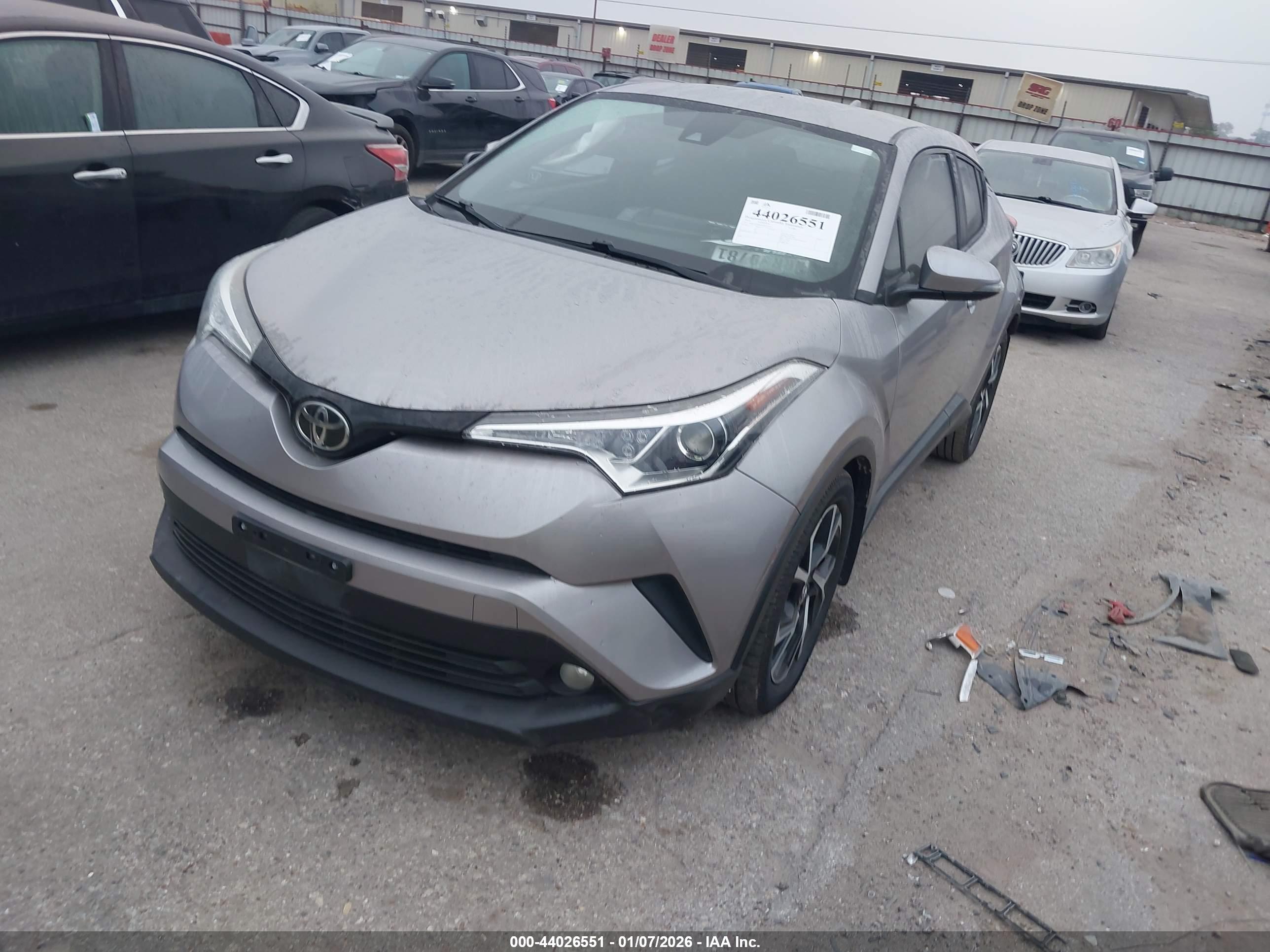 TOYOTA C-HR image 2