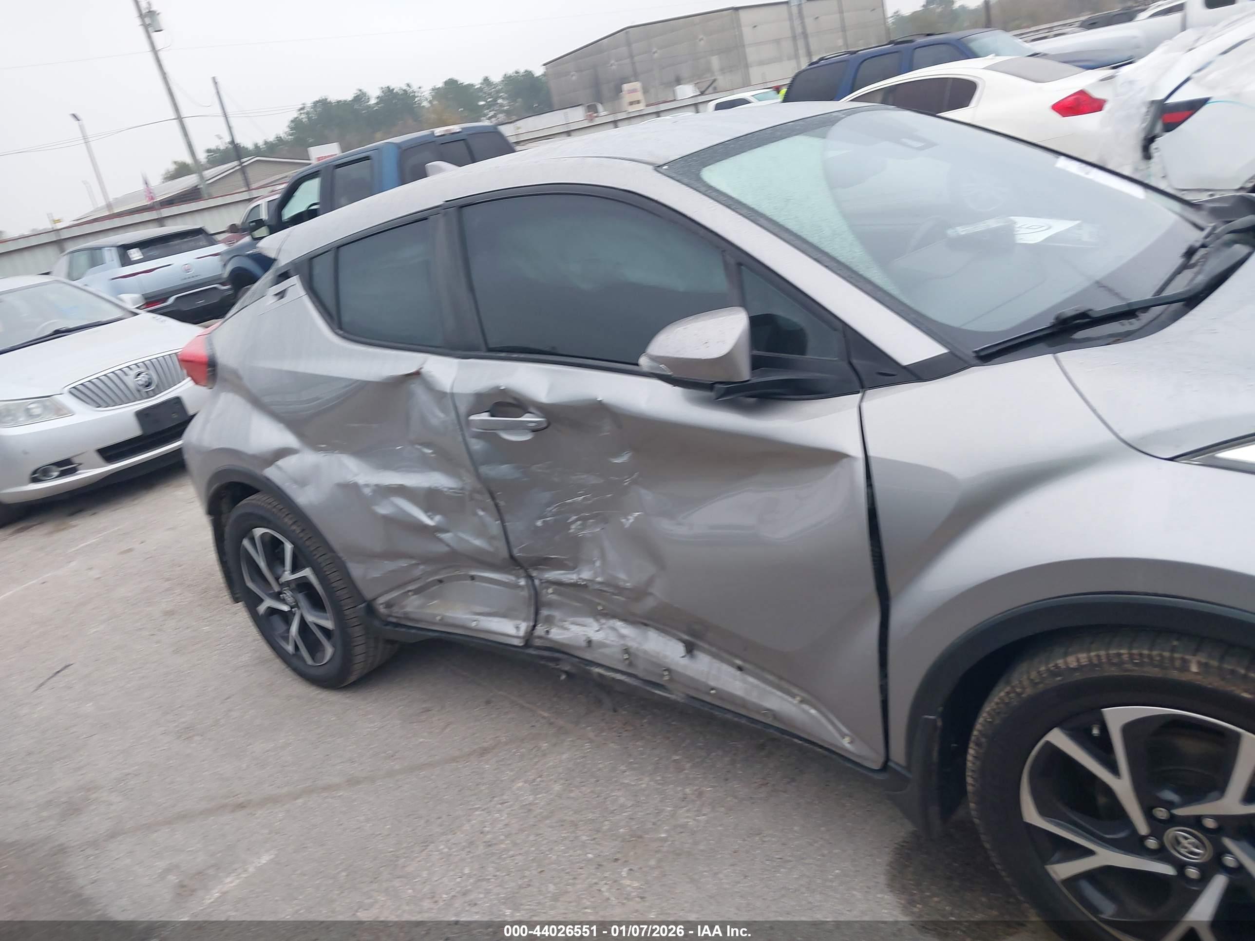 TOYOTA C-HR image 6