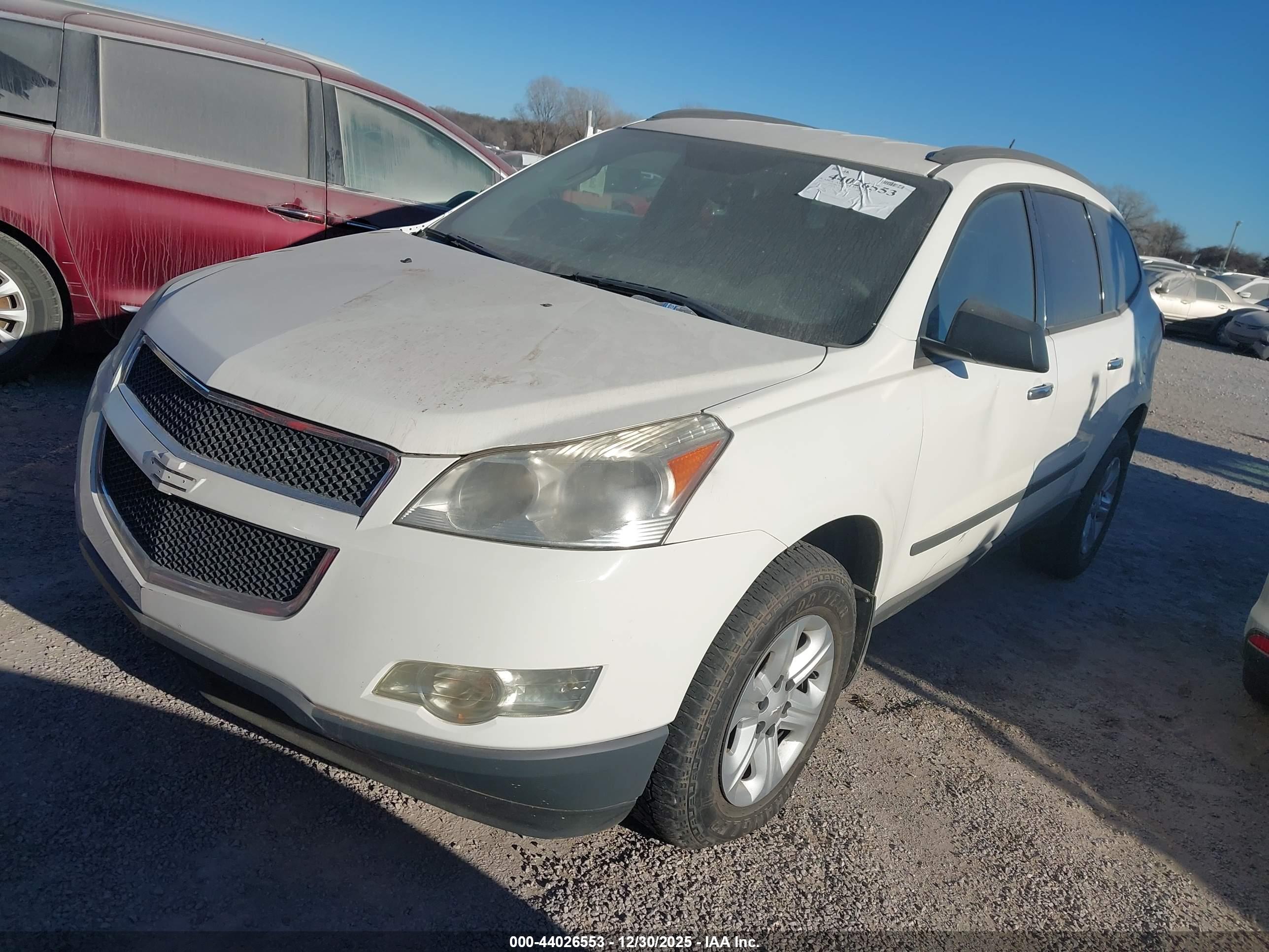 CHEVROLET TRAVERSE image 2