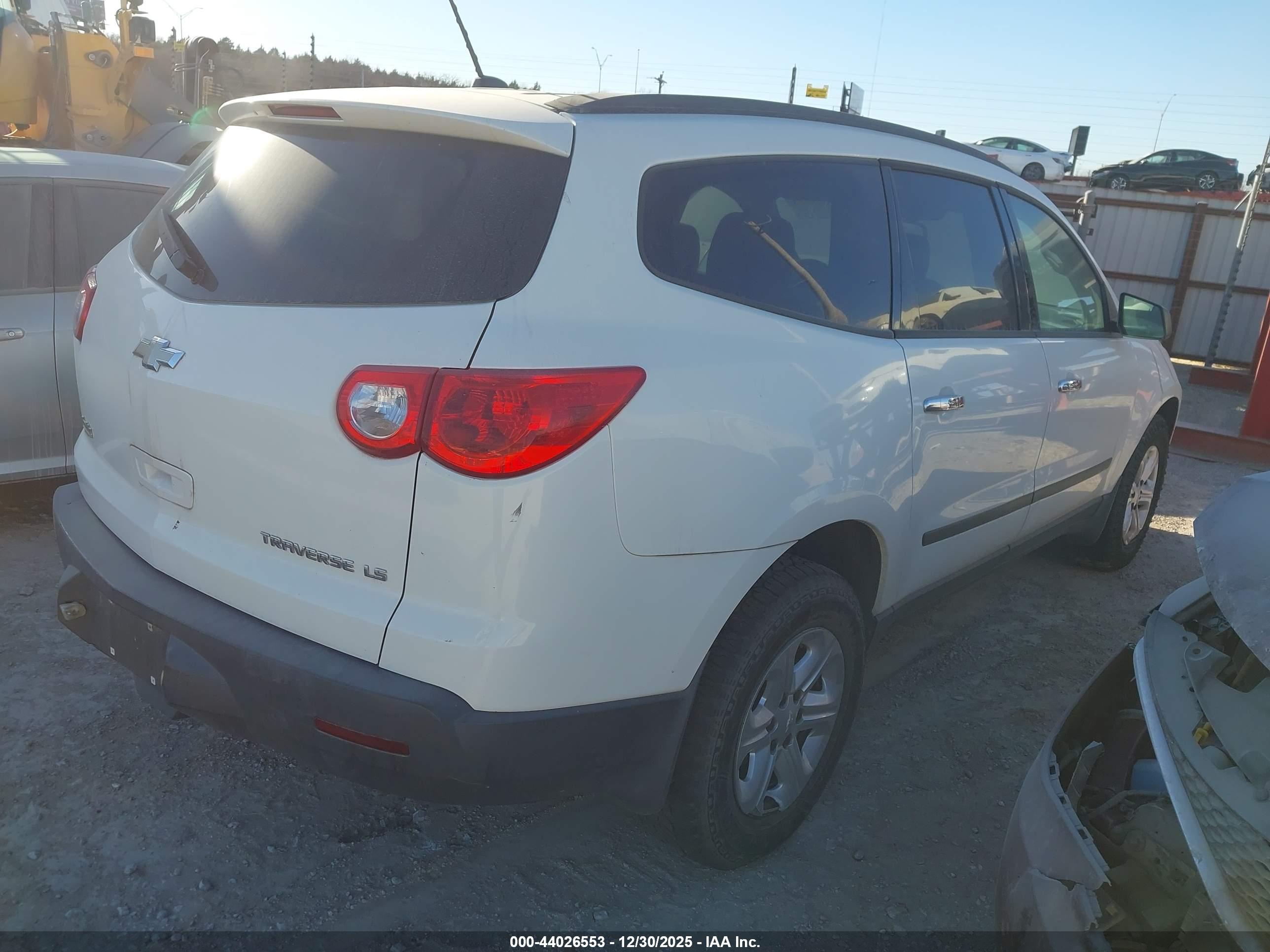 CHEVROLET TRAVERSE image 4