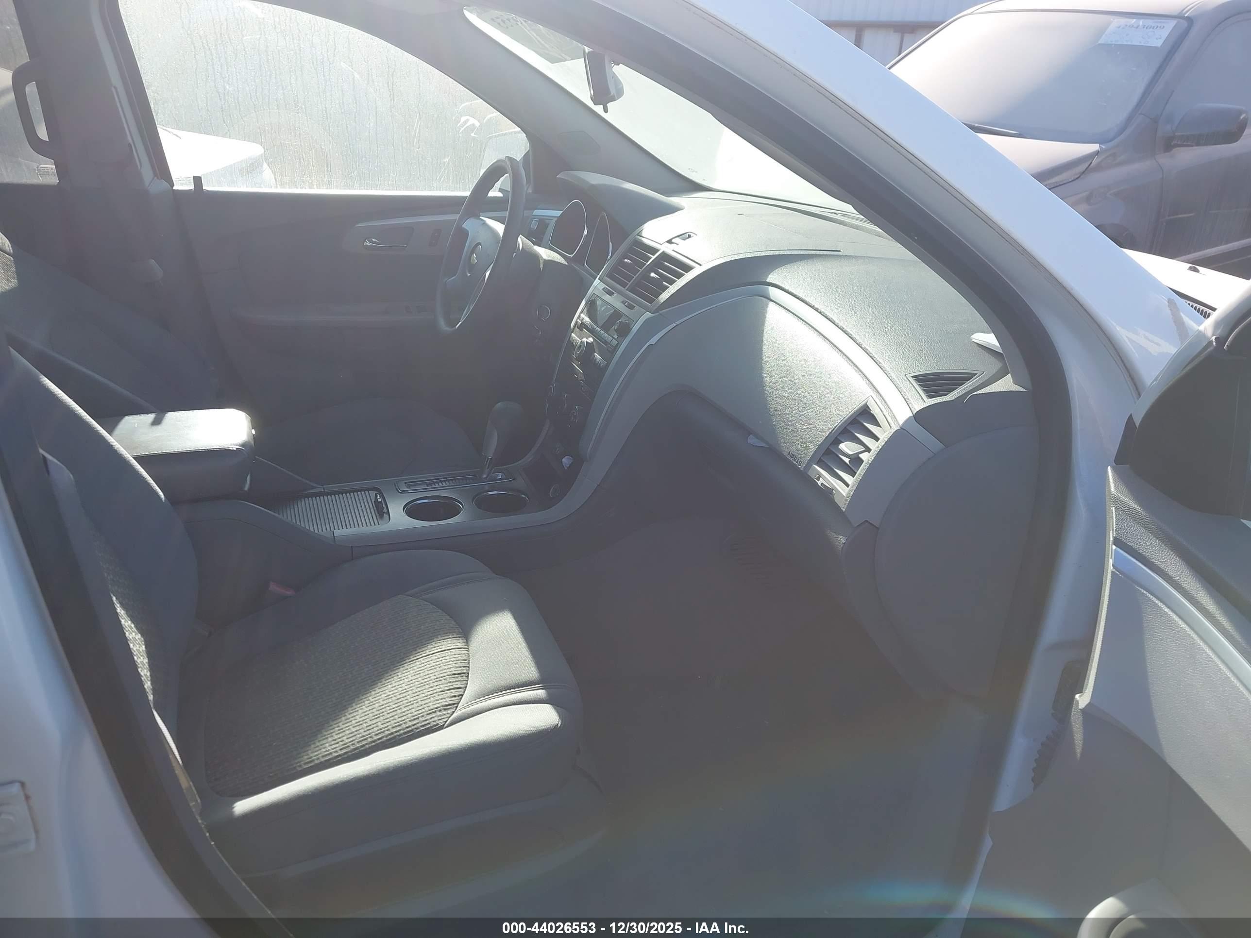 CHEVROLET TRAVERSE image 5