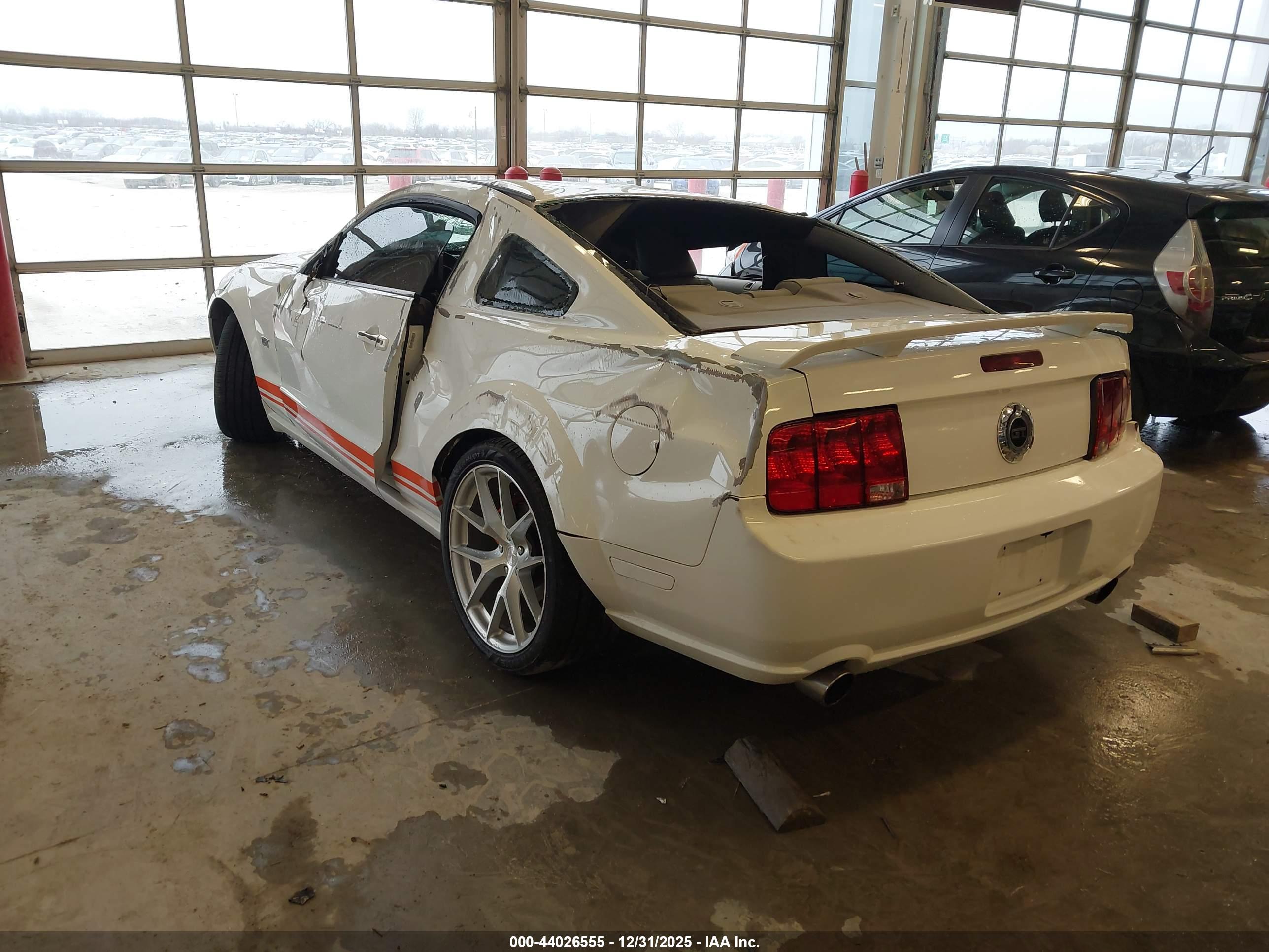 FORD MUSTANG image 3