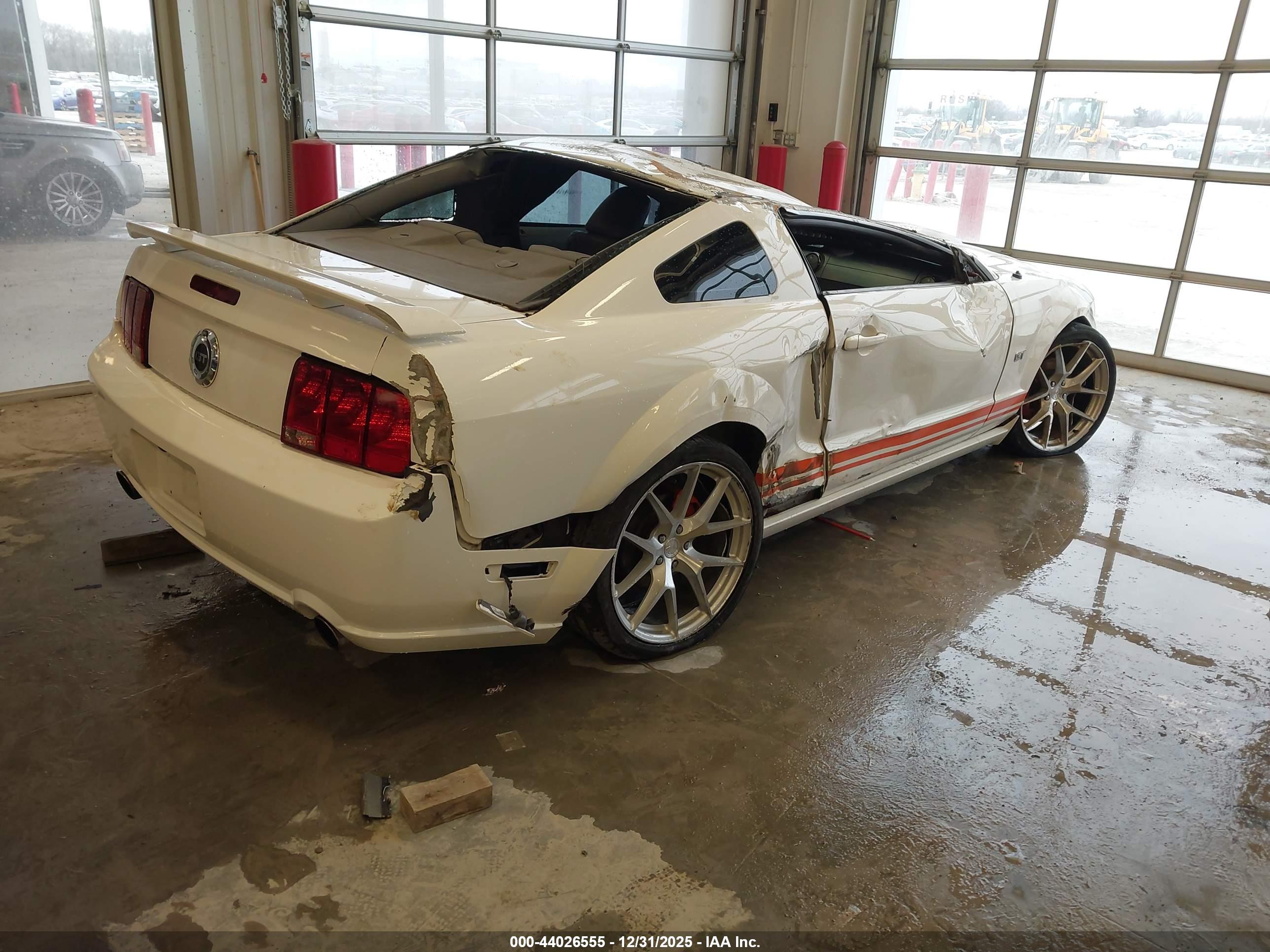 FORD MUSTANG image 4