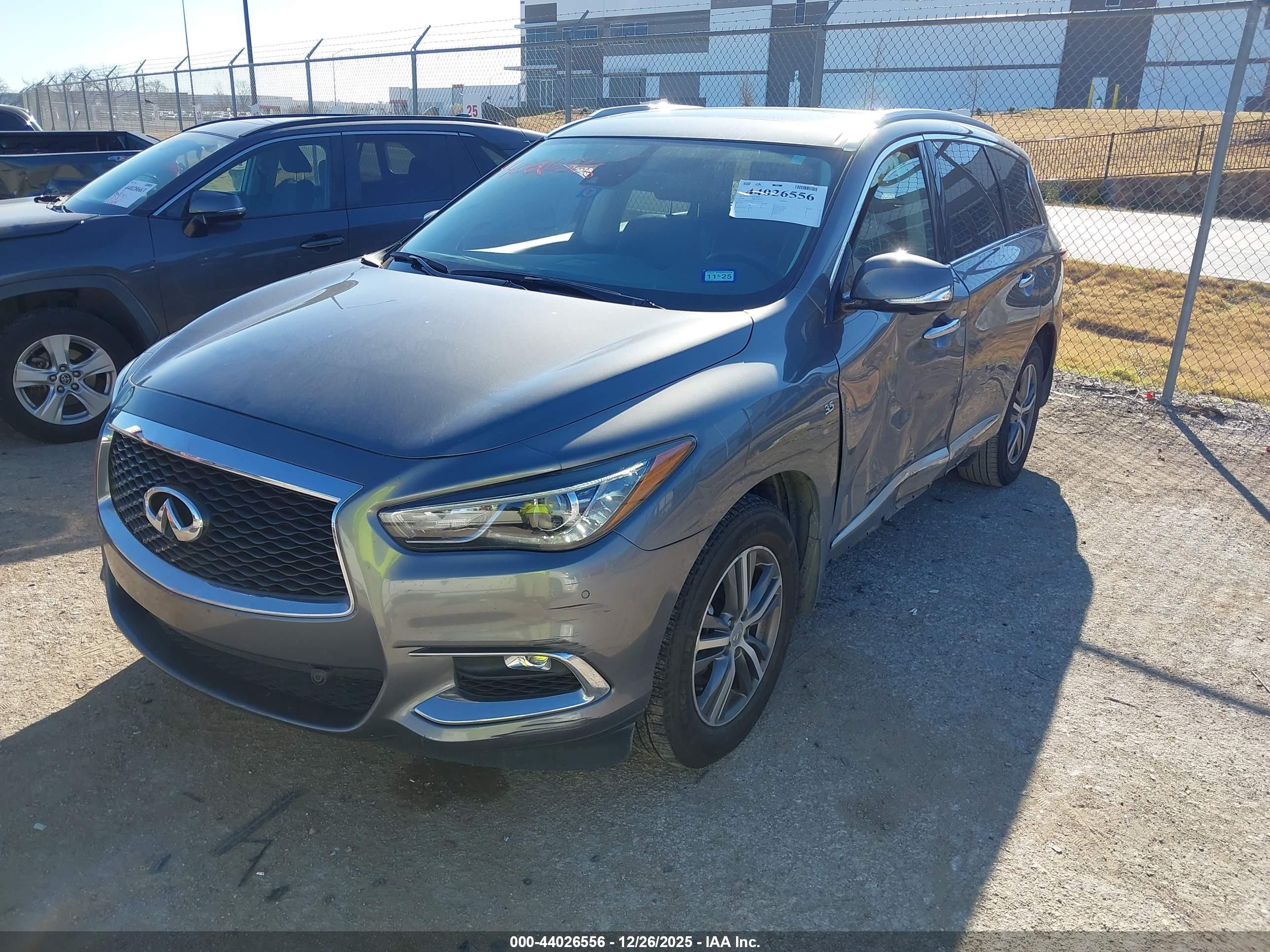 INFINITI QX60 image 2