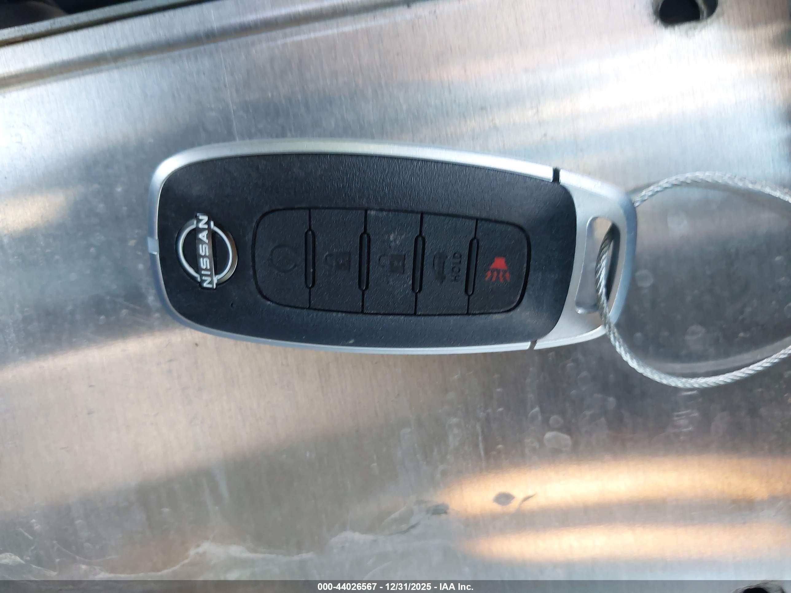 NISSAN ROGUE image 11