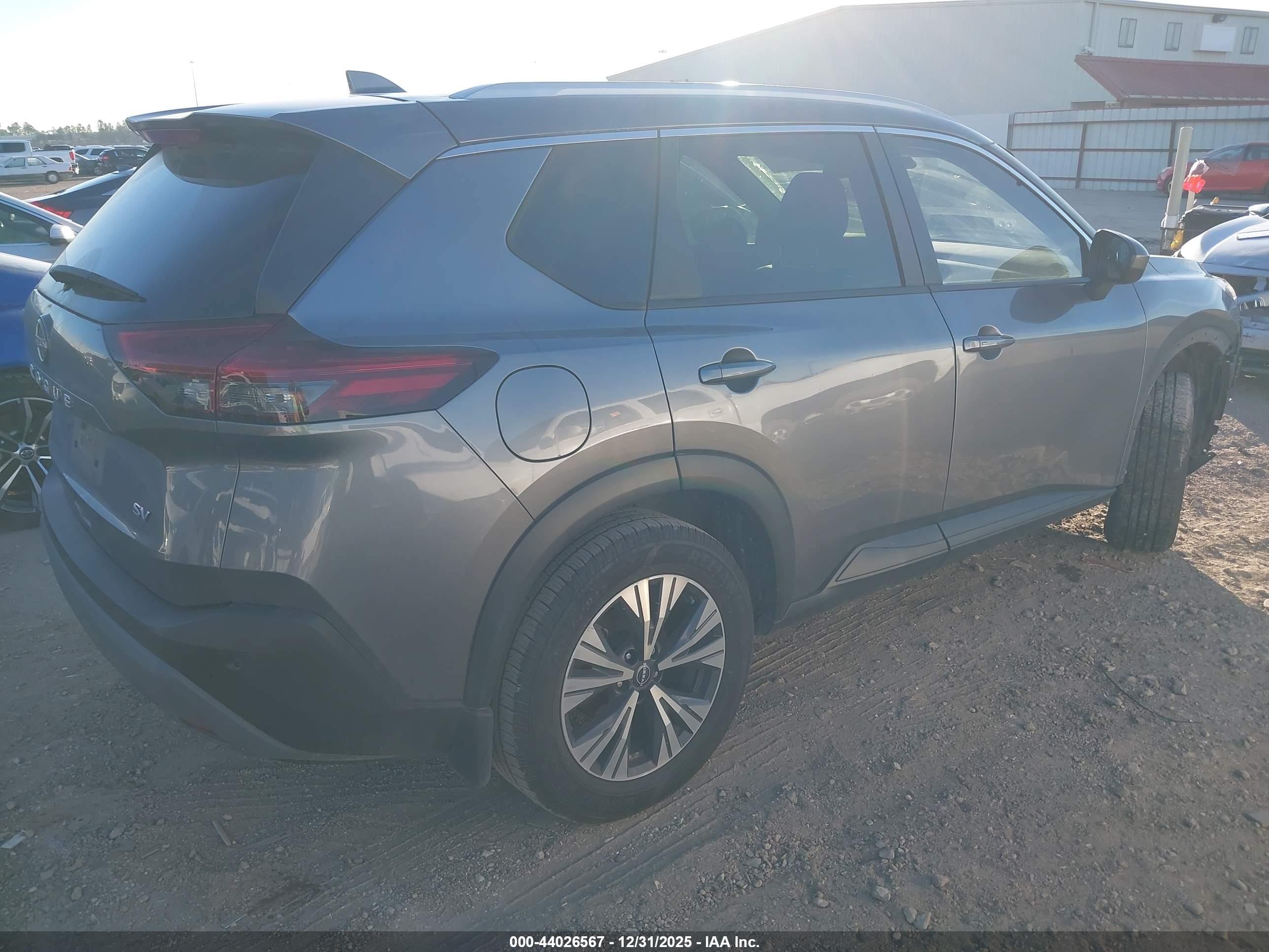NISSAN ROGUE image 4