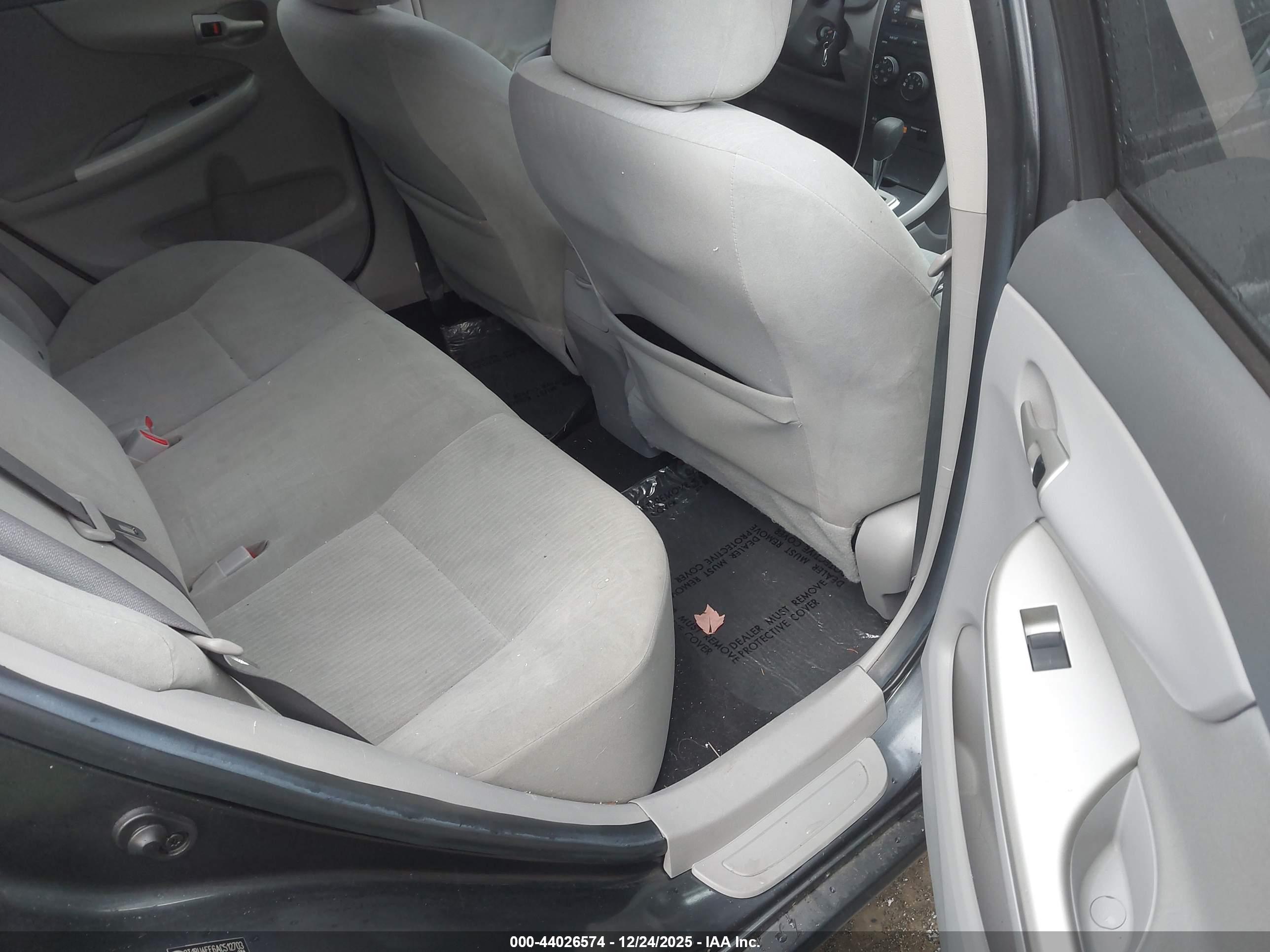 TOYOTA COROLLA image 8
