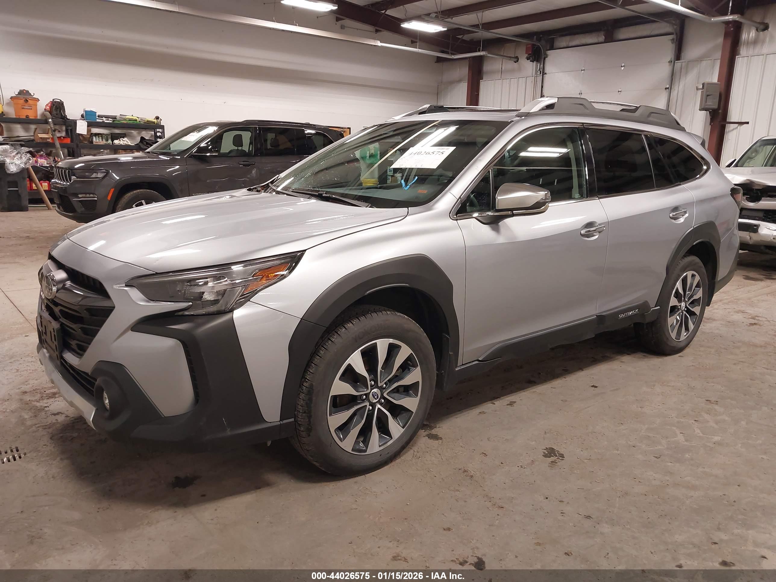 SUBARU OUTBACK image 2