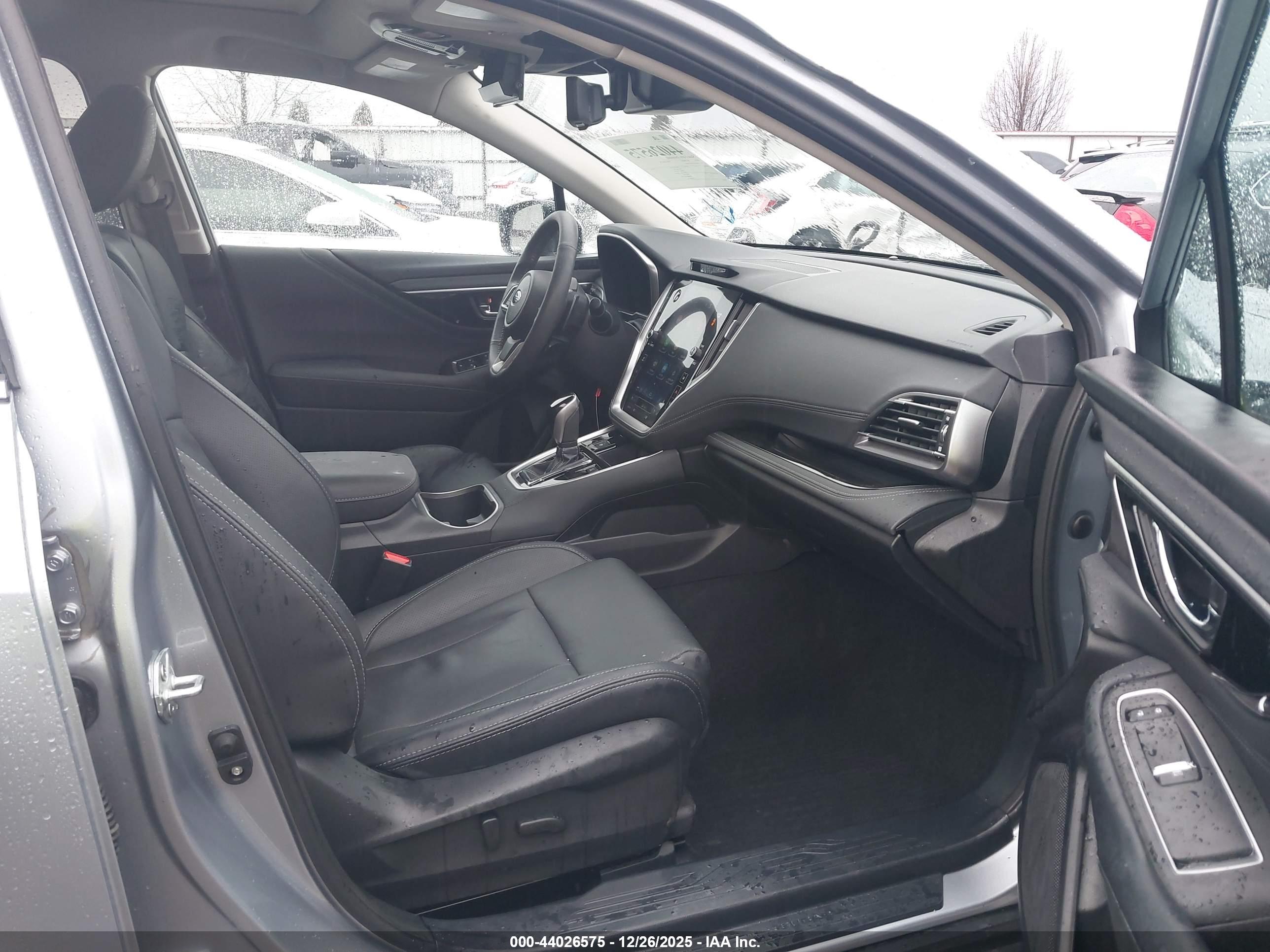 SUBARU OUTBACK image 5