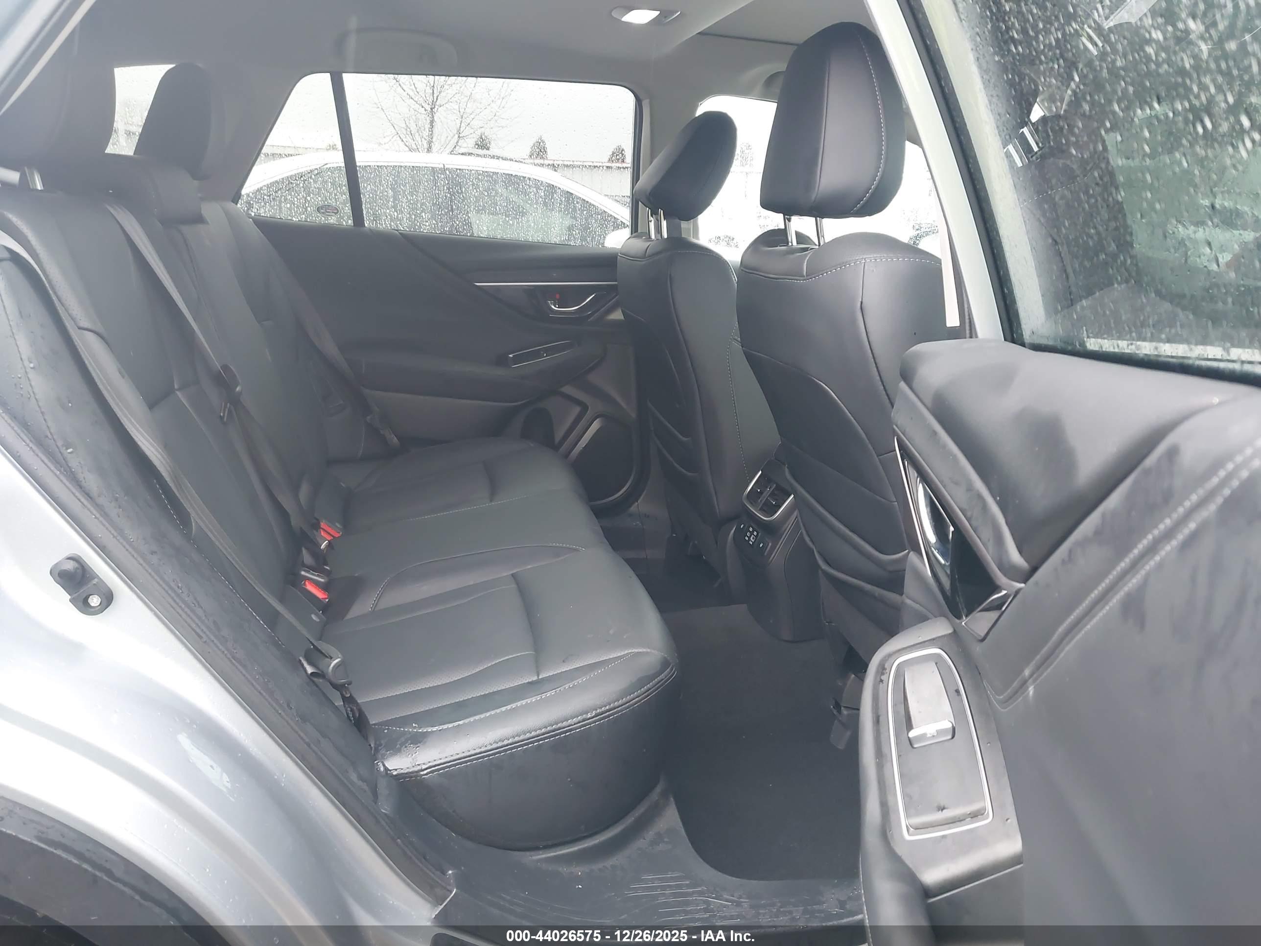 SUBARU OUTBACK image 8