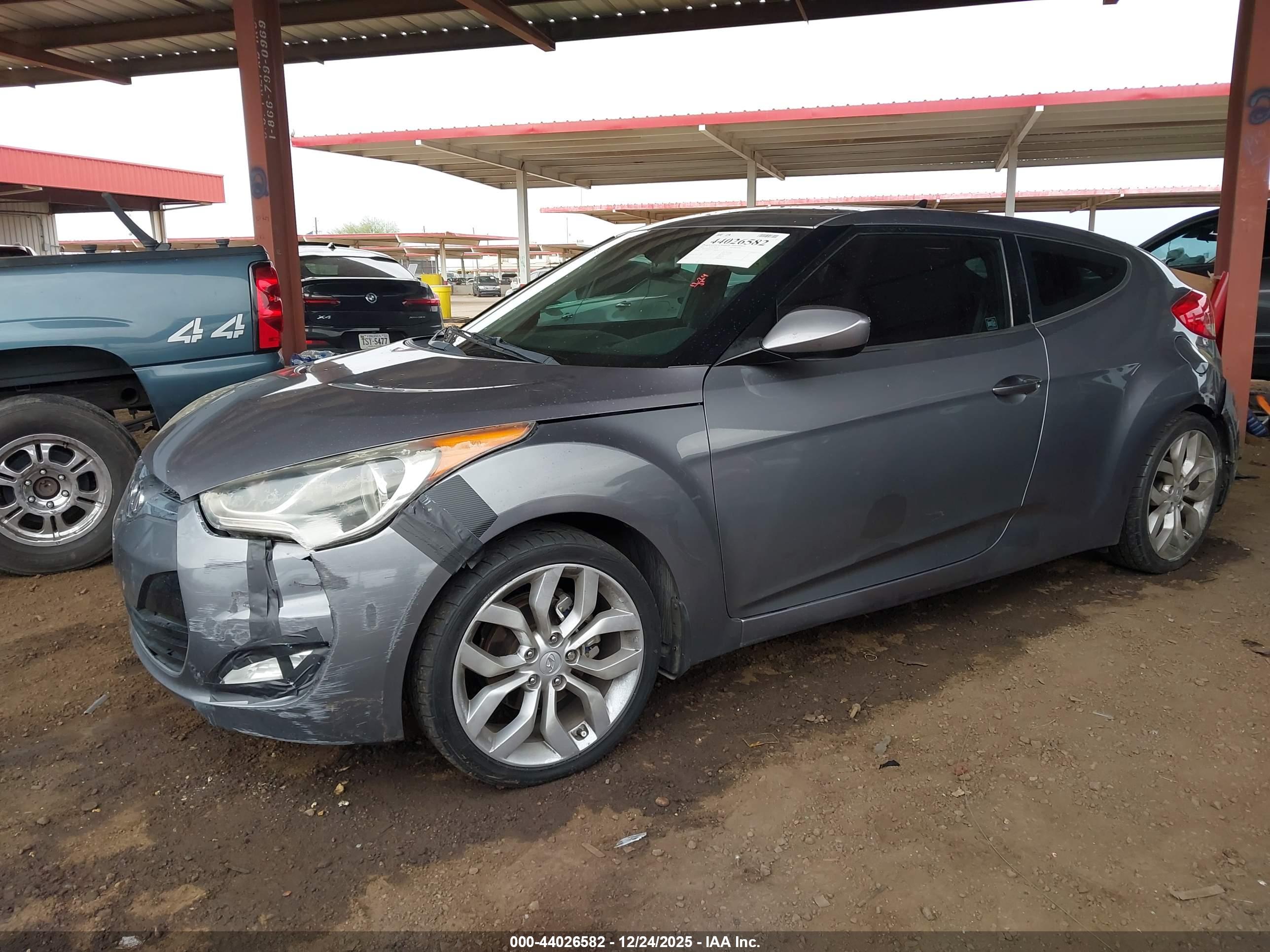 HYUNDAI VELOSTER image 2