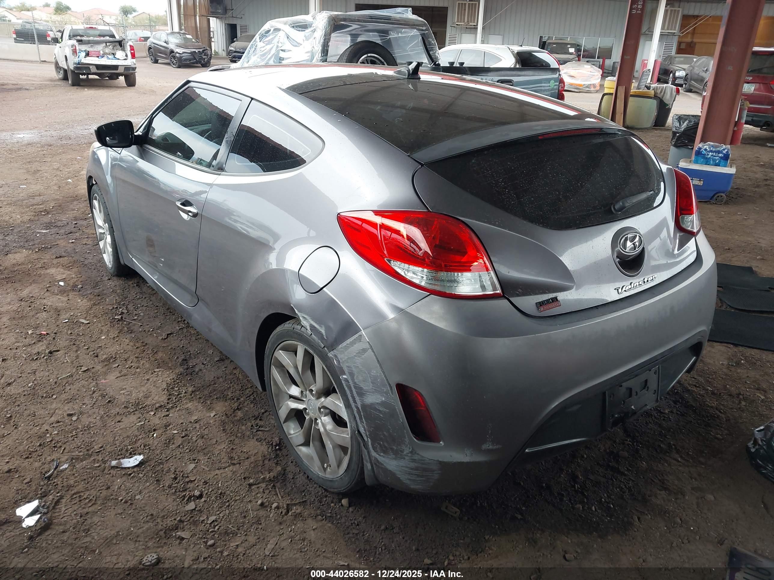 HYUNDAI VELOSTER image 3