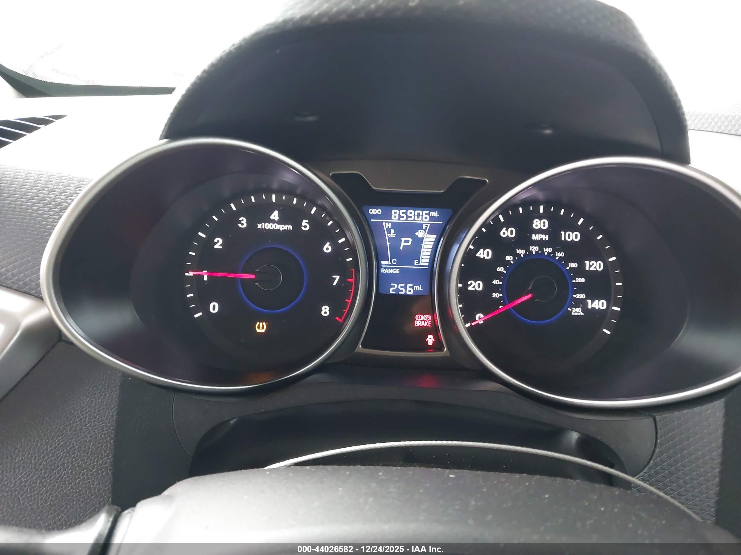 HYUNDAI VELOSTER image 7