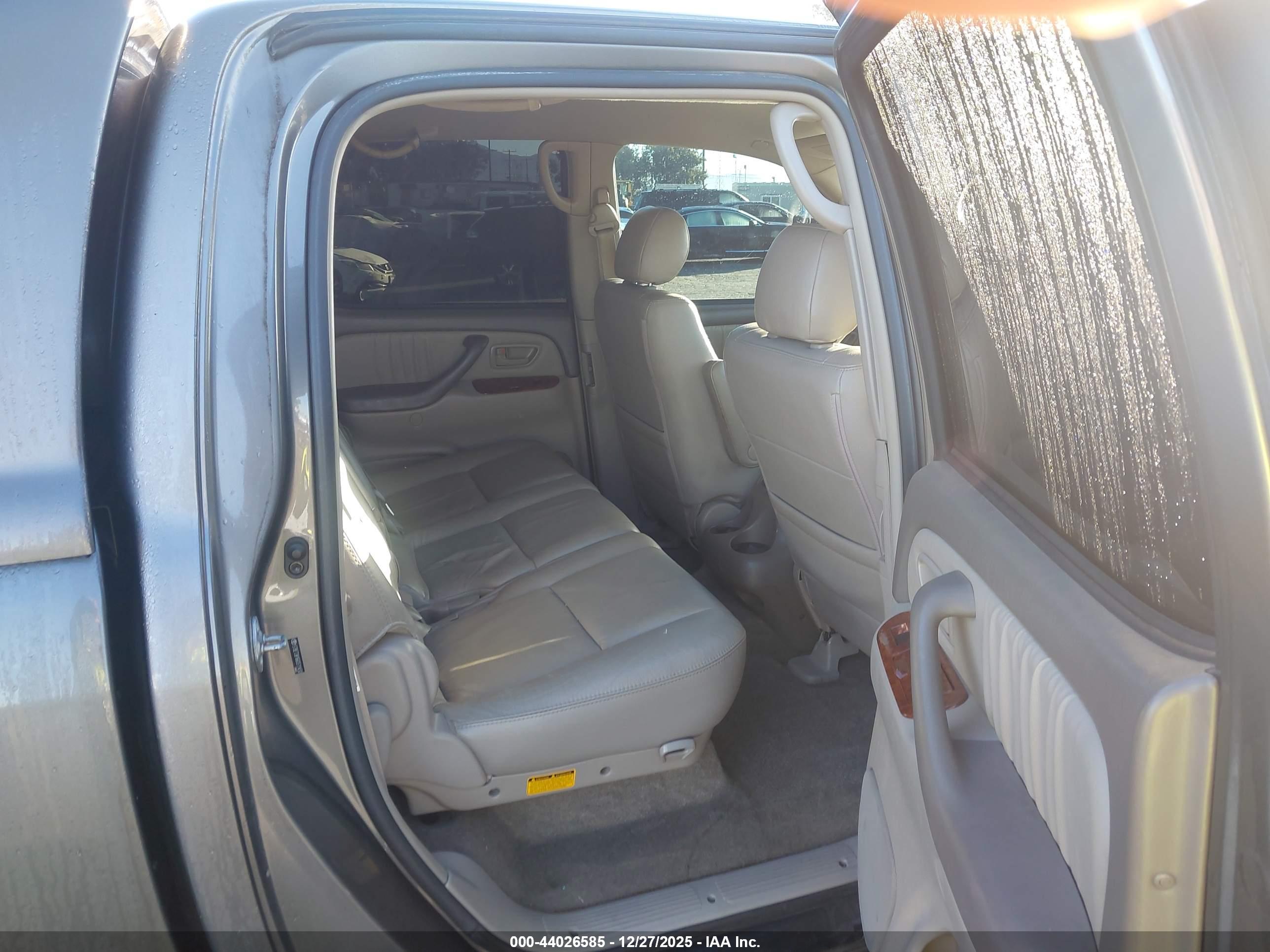 TOYOTA TUNDRA image 8