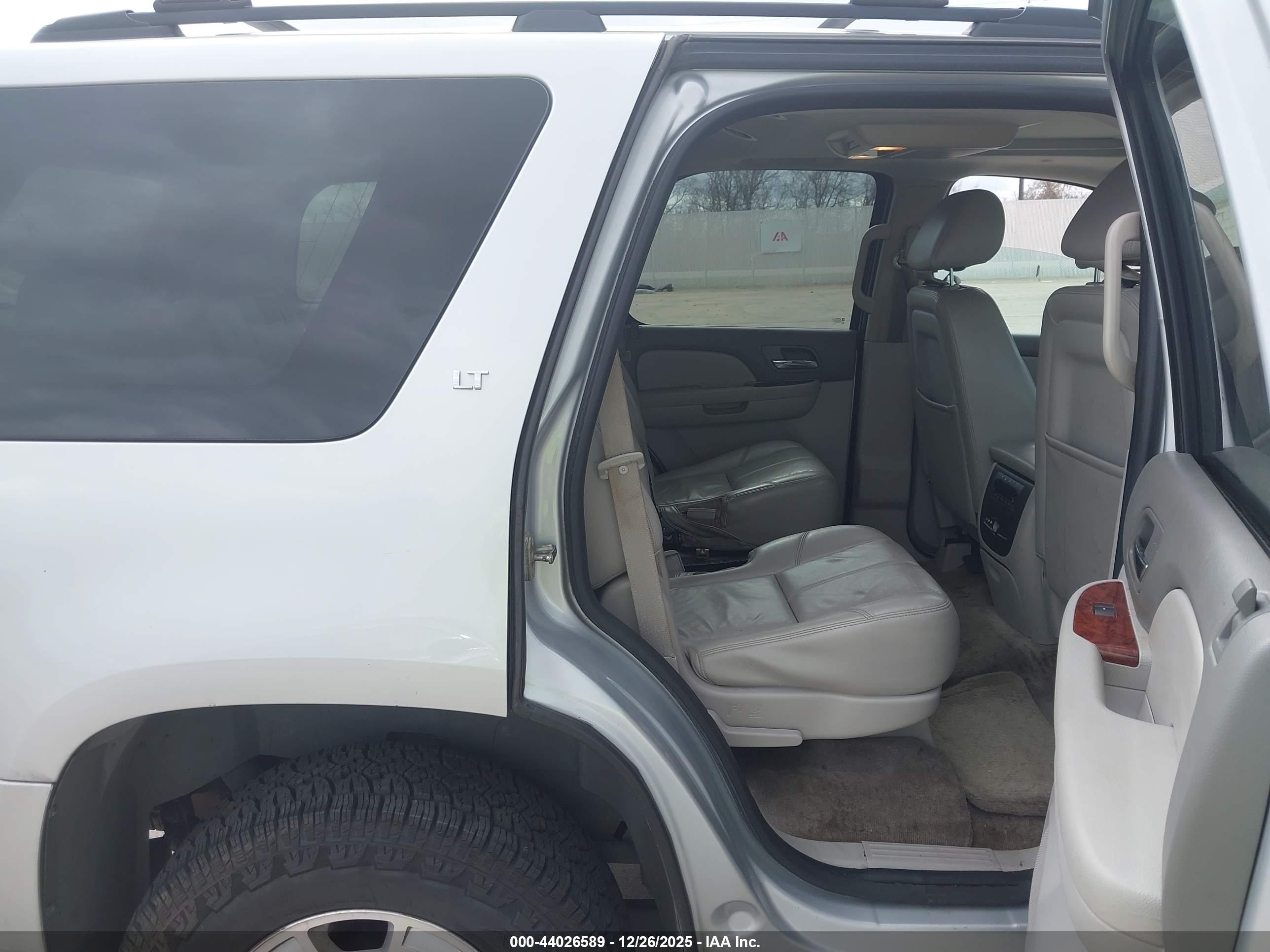 CHEVROLET TAHOE image 8