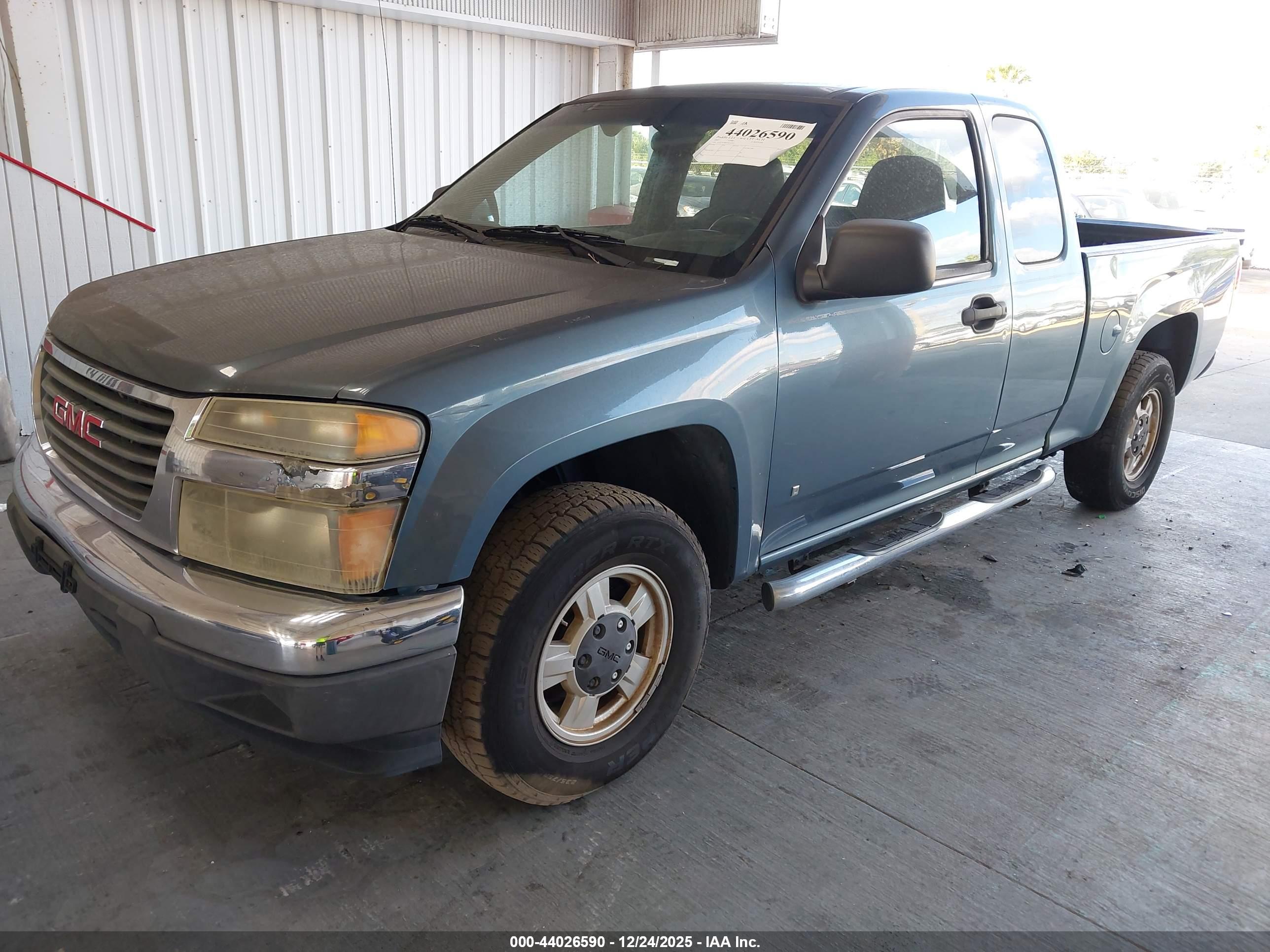 GMC CANYON image 2
