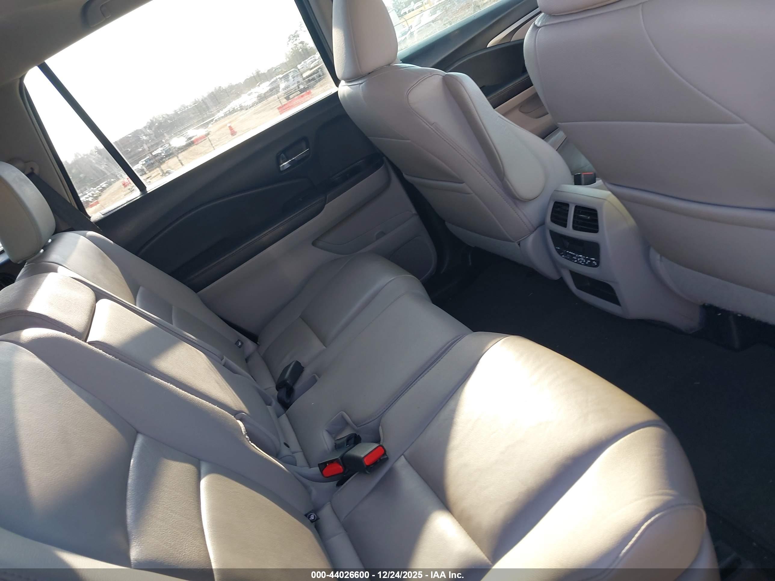 HONDA PILOT image 8