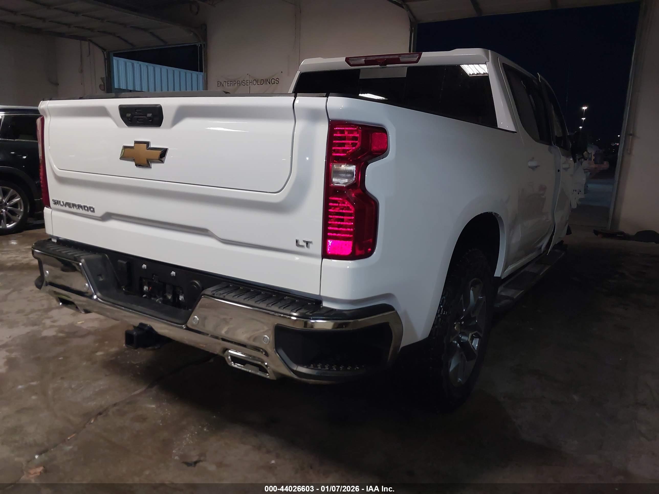 CHEVROLET SILVERADO image 4
