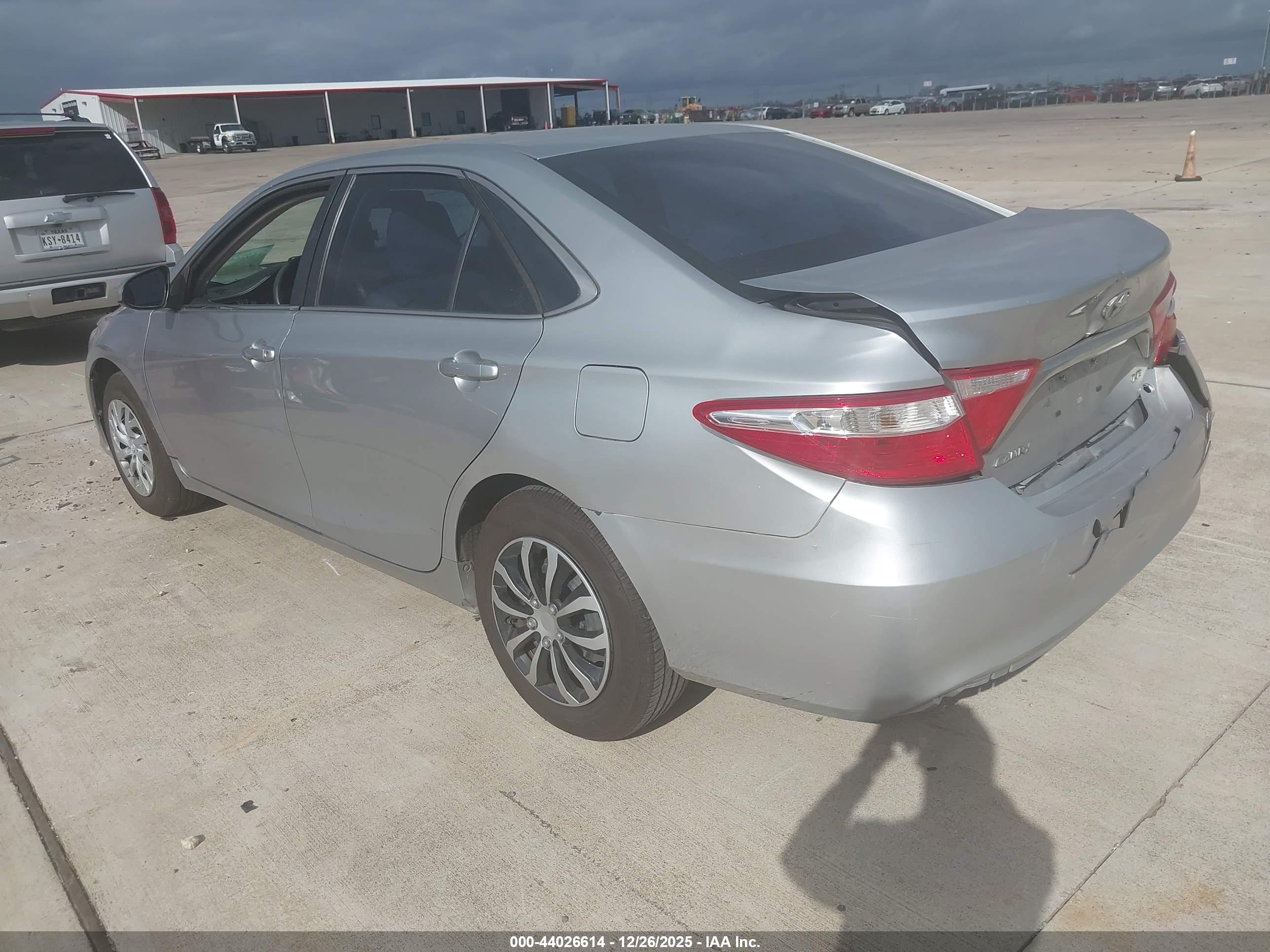 TOYOTA CAMRY image 3