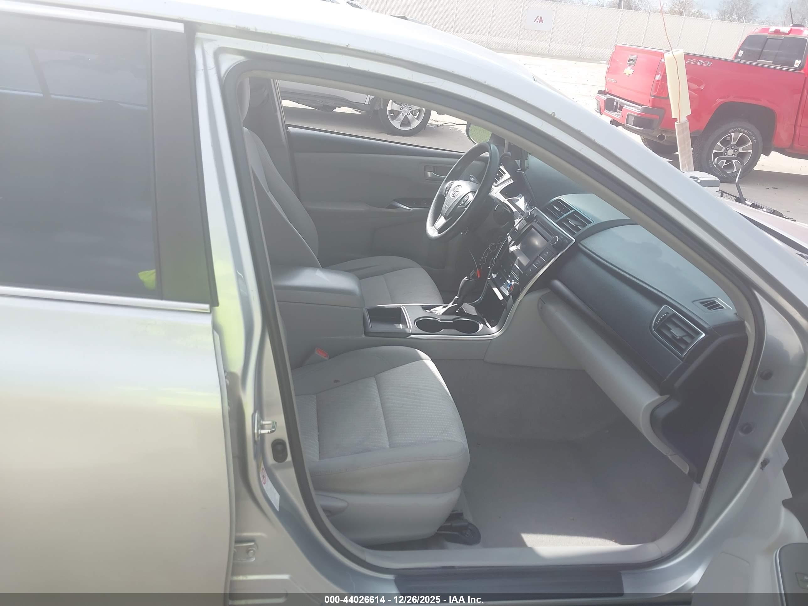 TOYOTA CAMRY image 5
