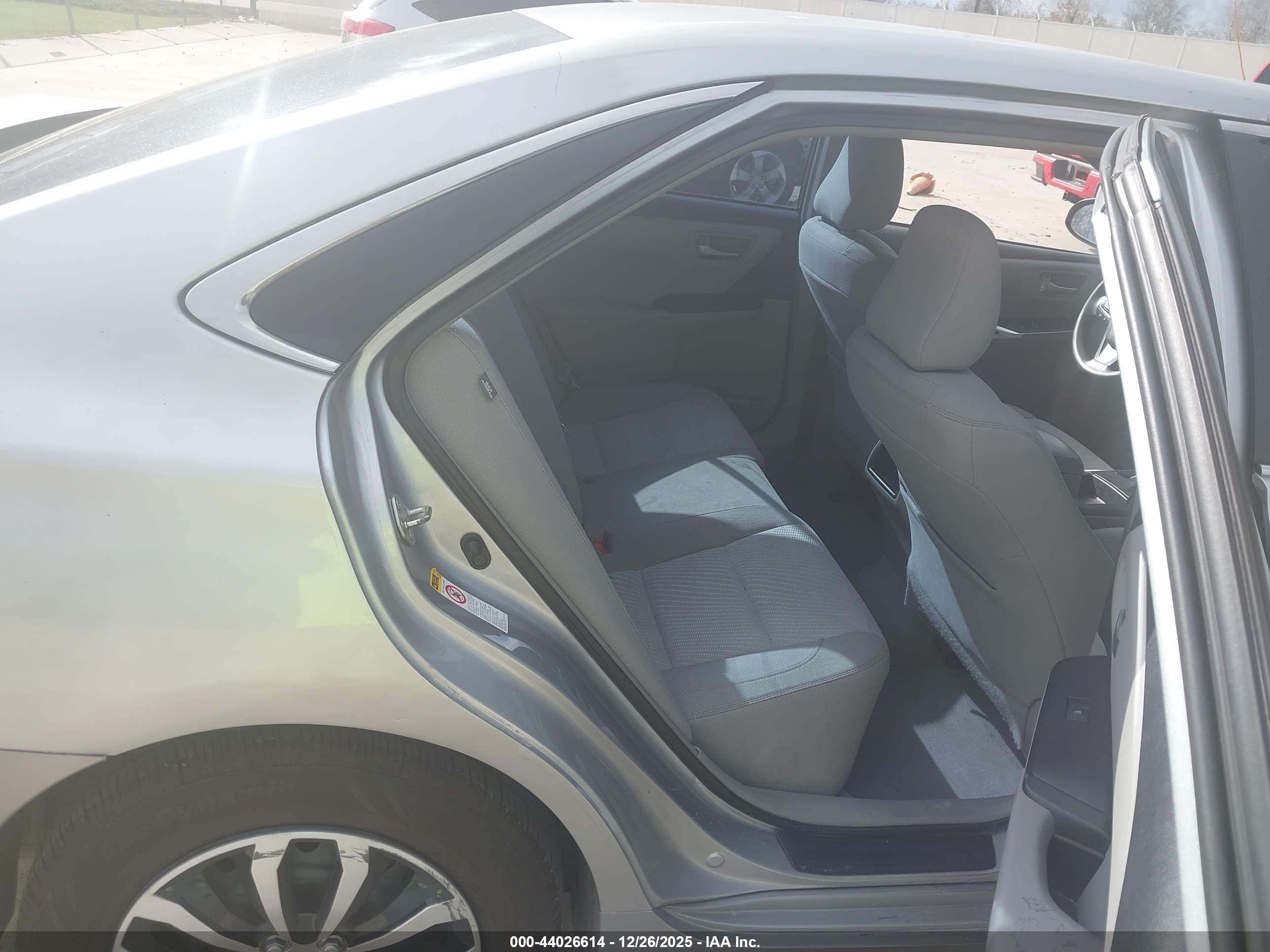 TOYOTA CAMRY image 8