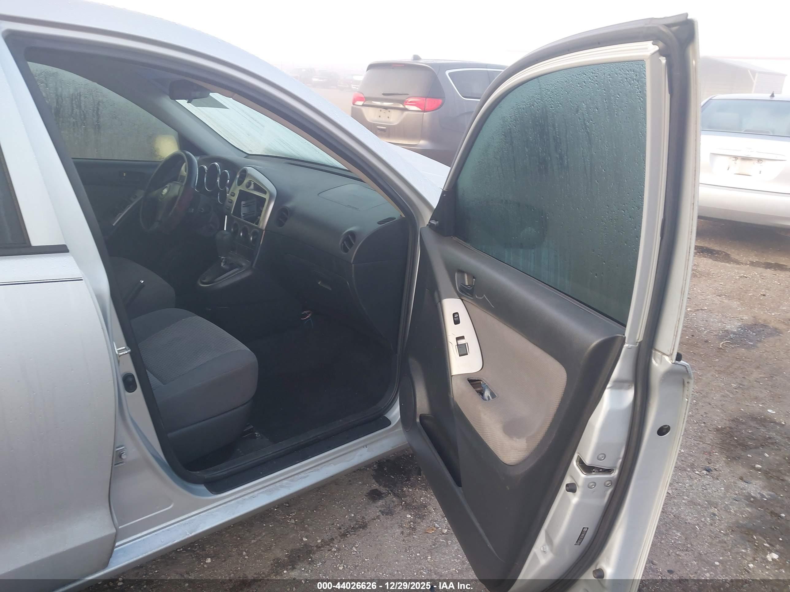 TOYOTA MATRIX image 5
