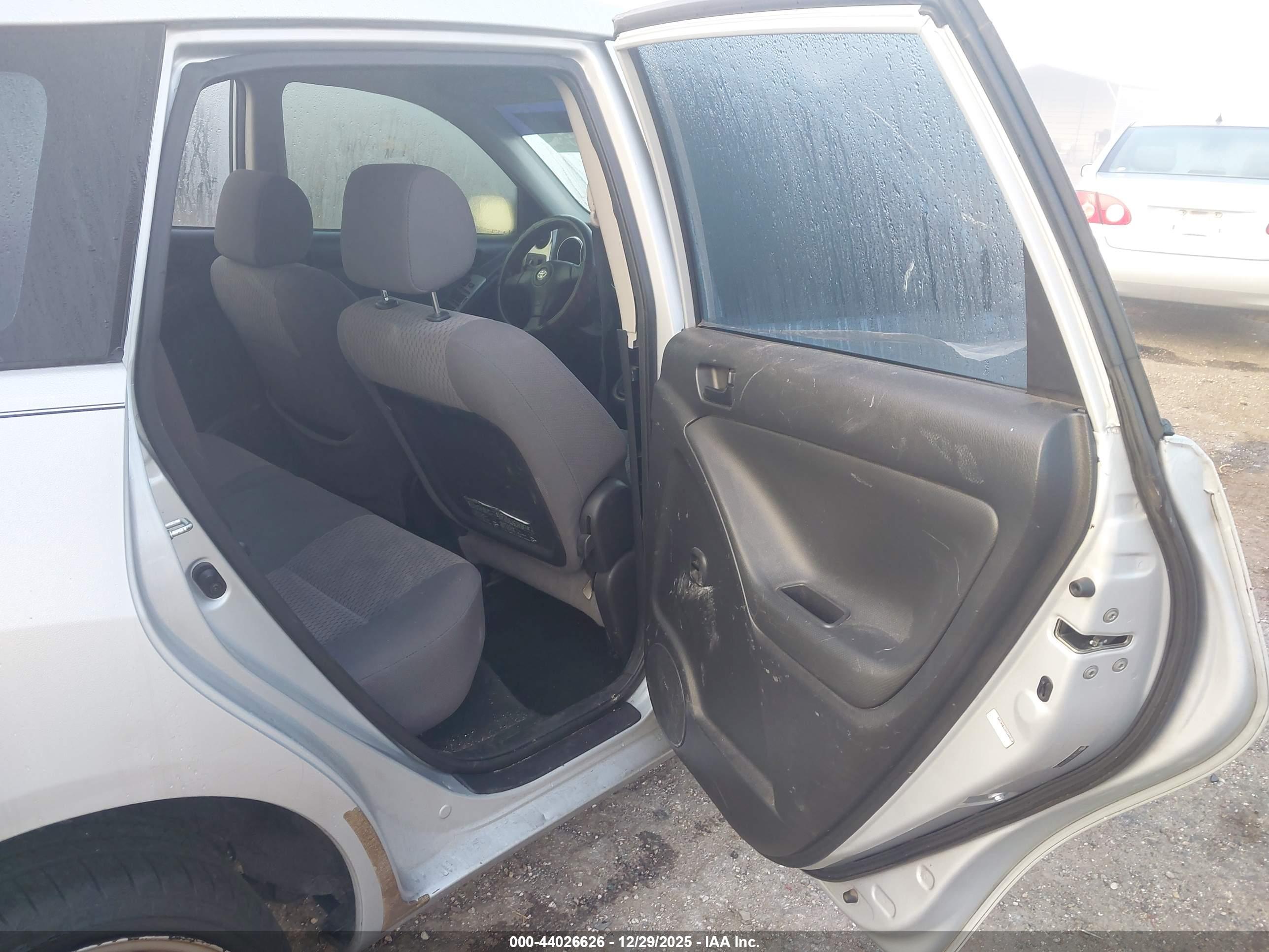 TOYOTA MATRIX image 8