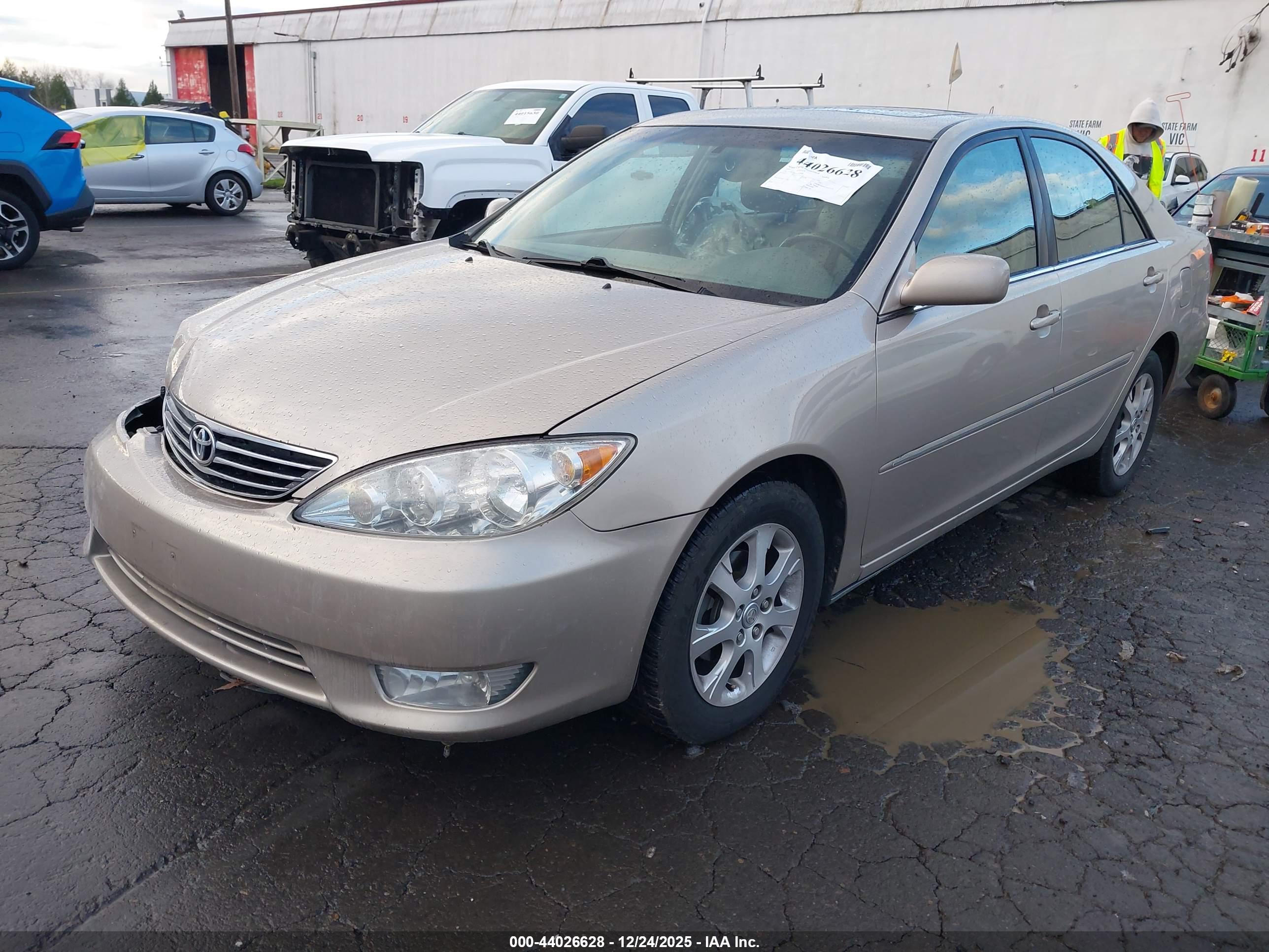 TOYOTA CAMRY image 2