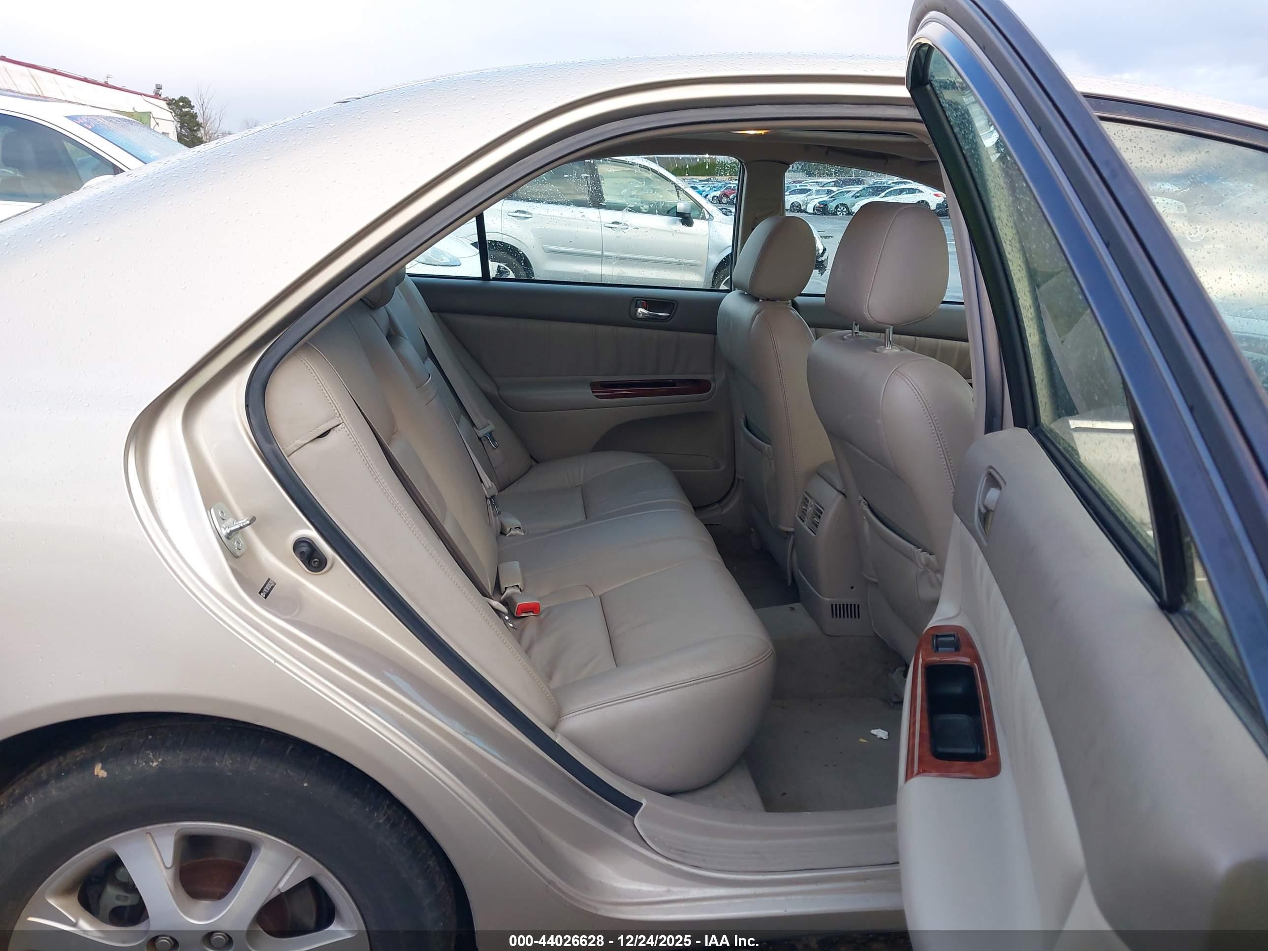 TOYOTA CAMRY image 8
