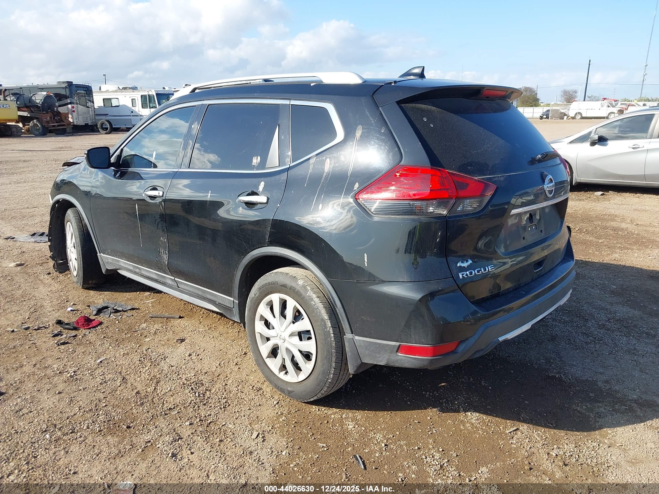 NISSAN ROGUE image 3