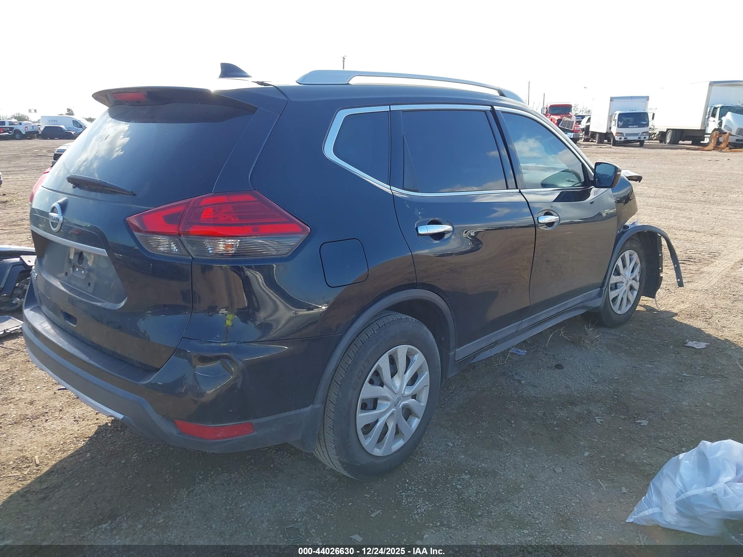 NISSAN ROGUE image 4