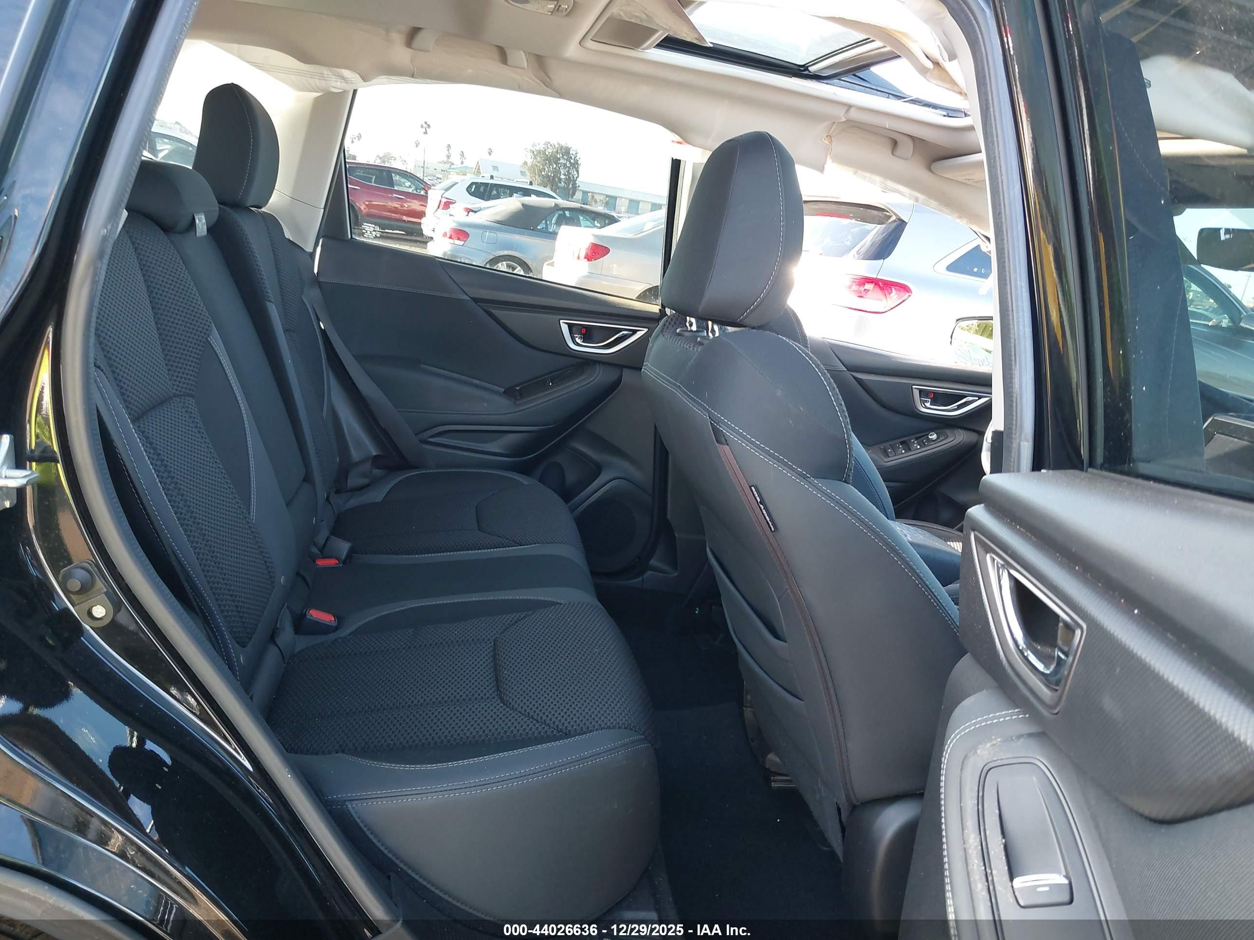 SUBARU FORESTER image 8