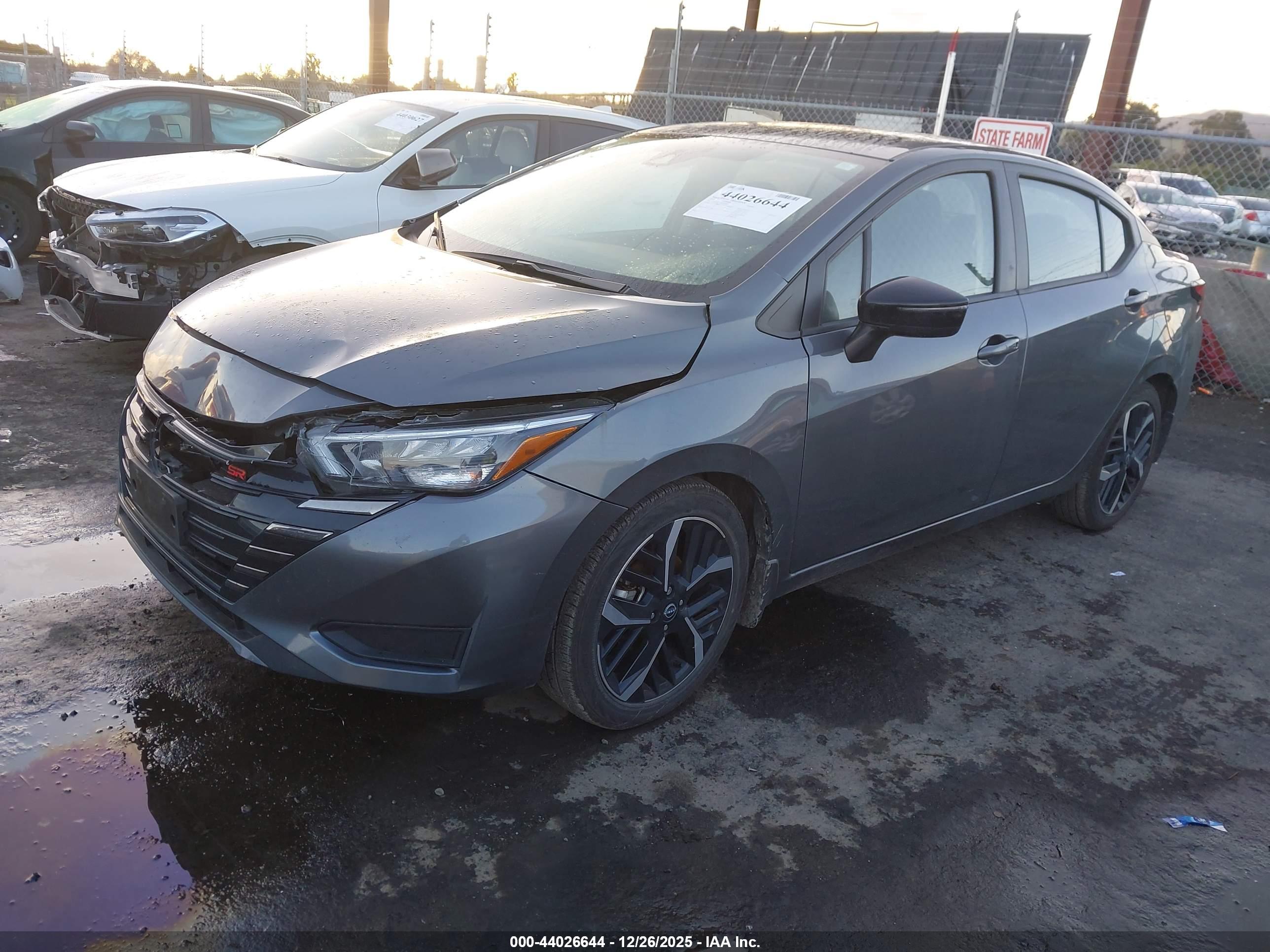 NISSAN VERSA image 2