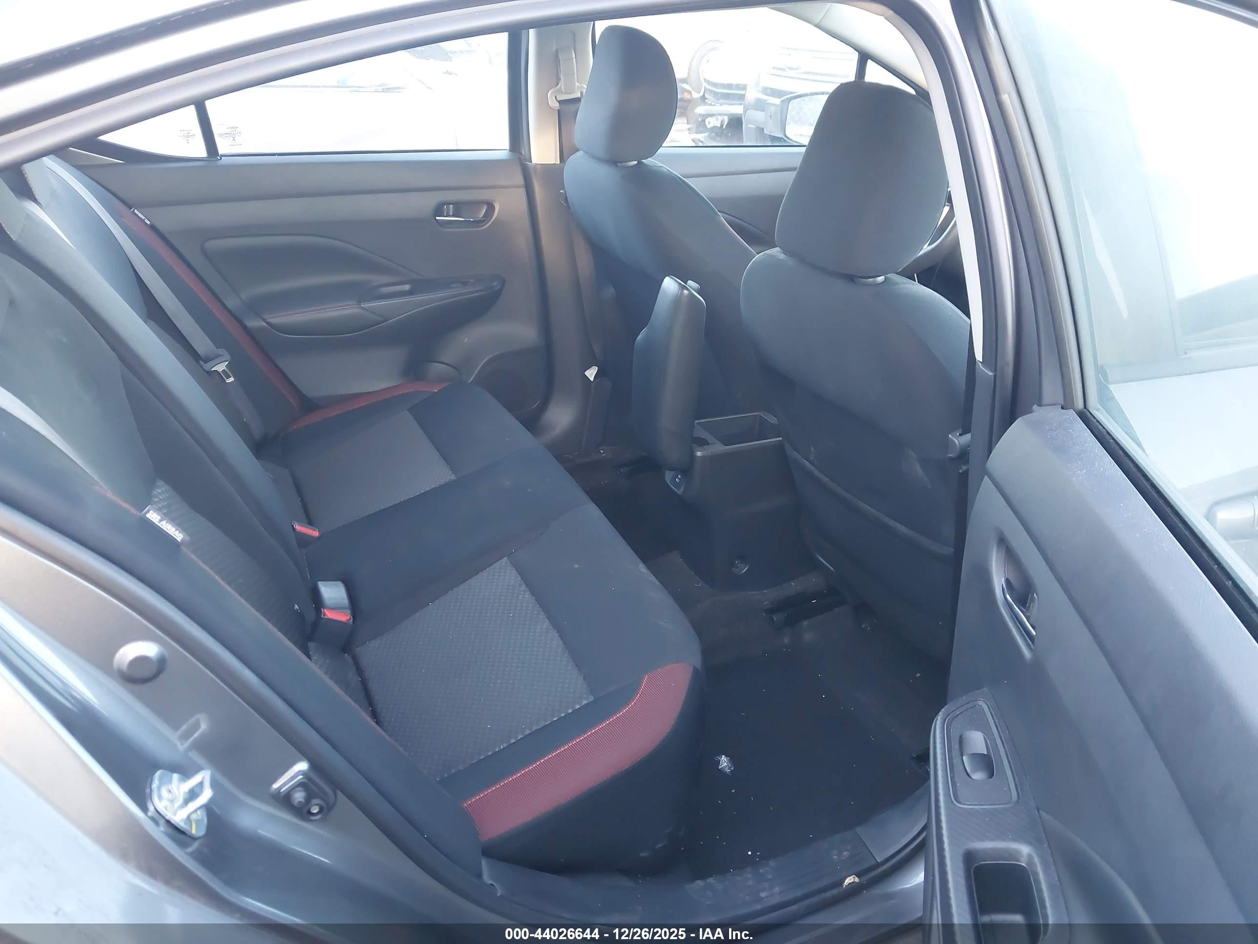 NISSAN VERSA image 8