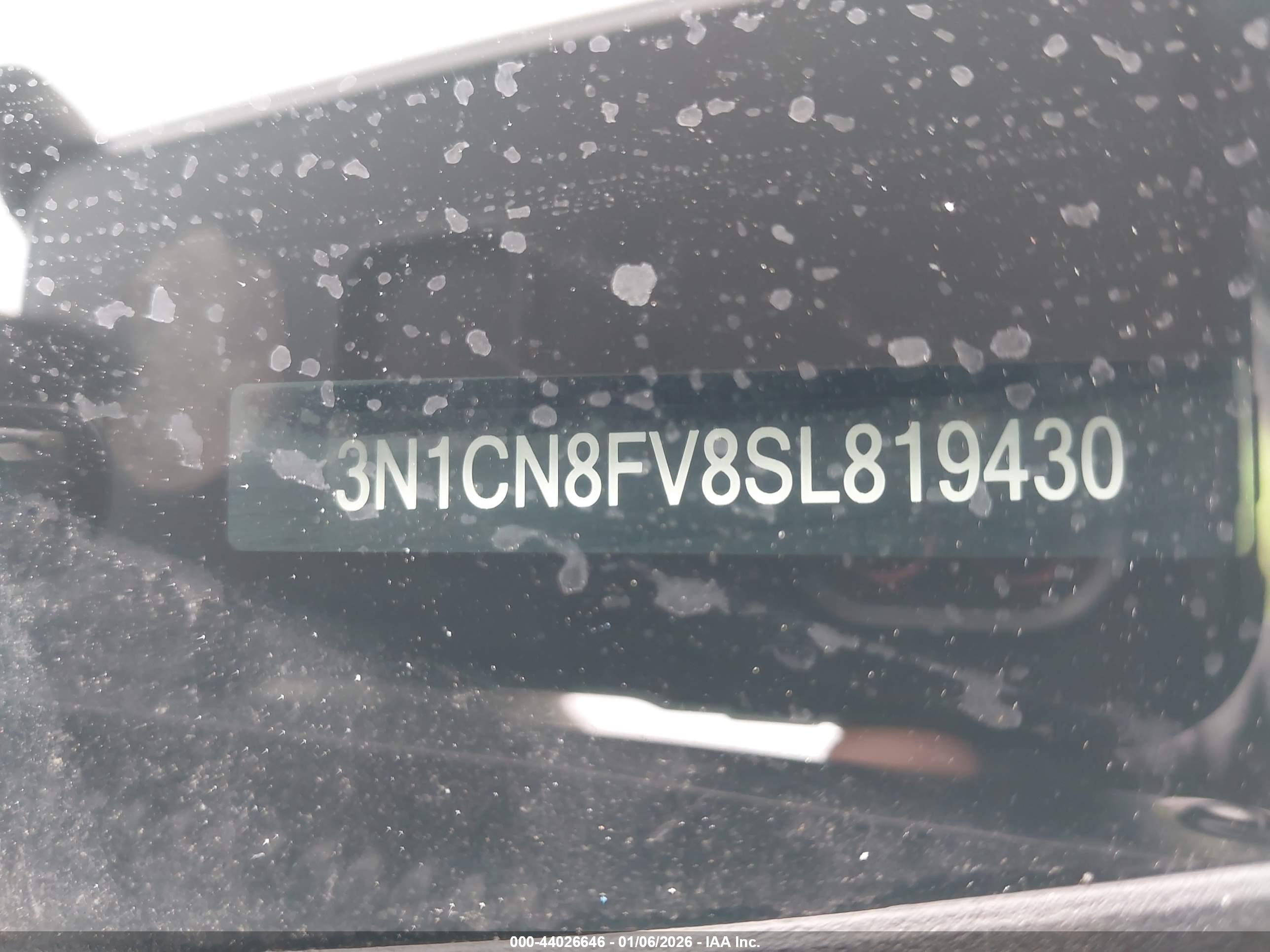 NISSAN VERSA image 9