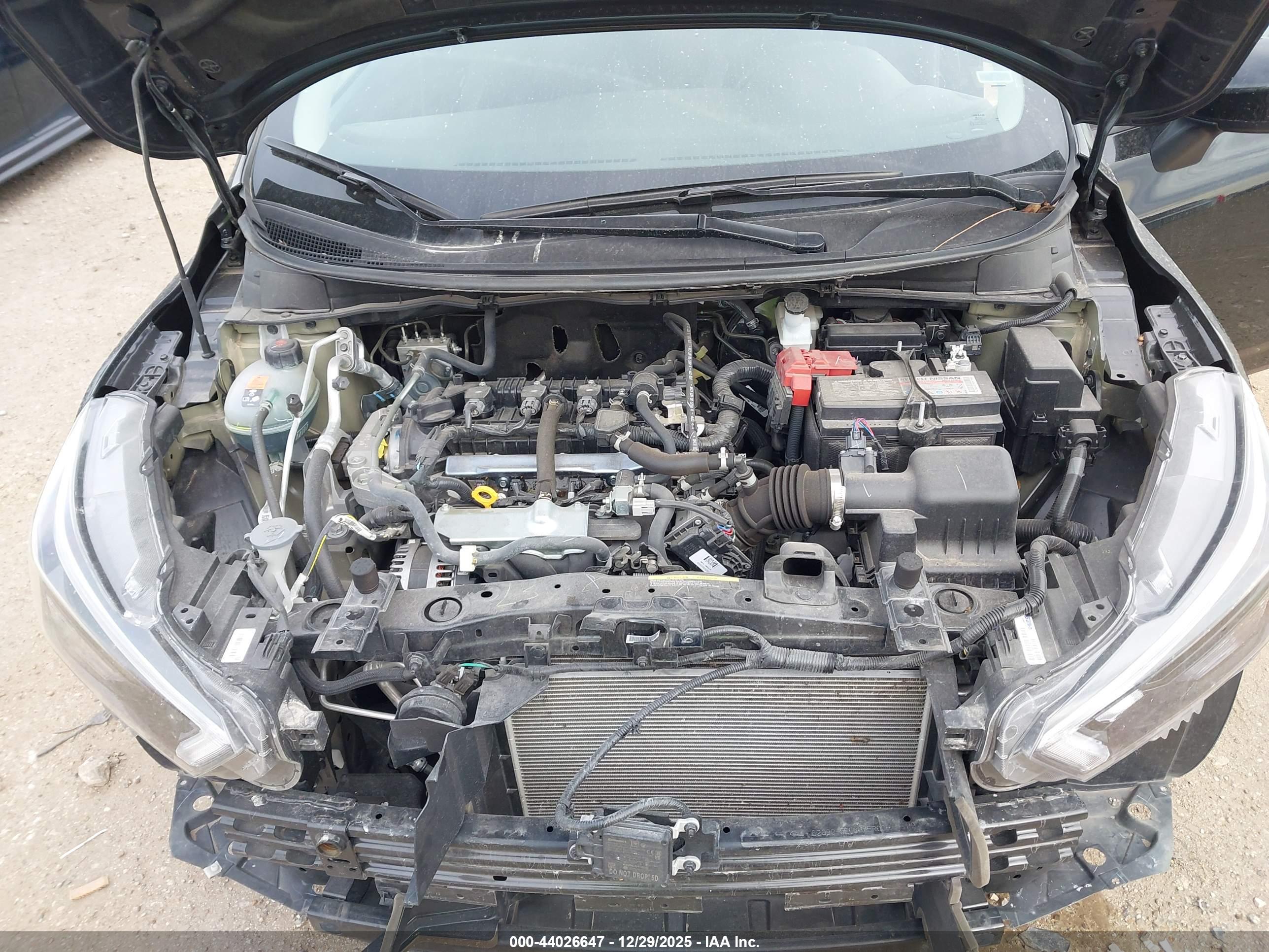 NISSAN VERSA image 10