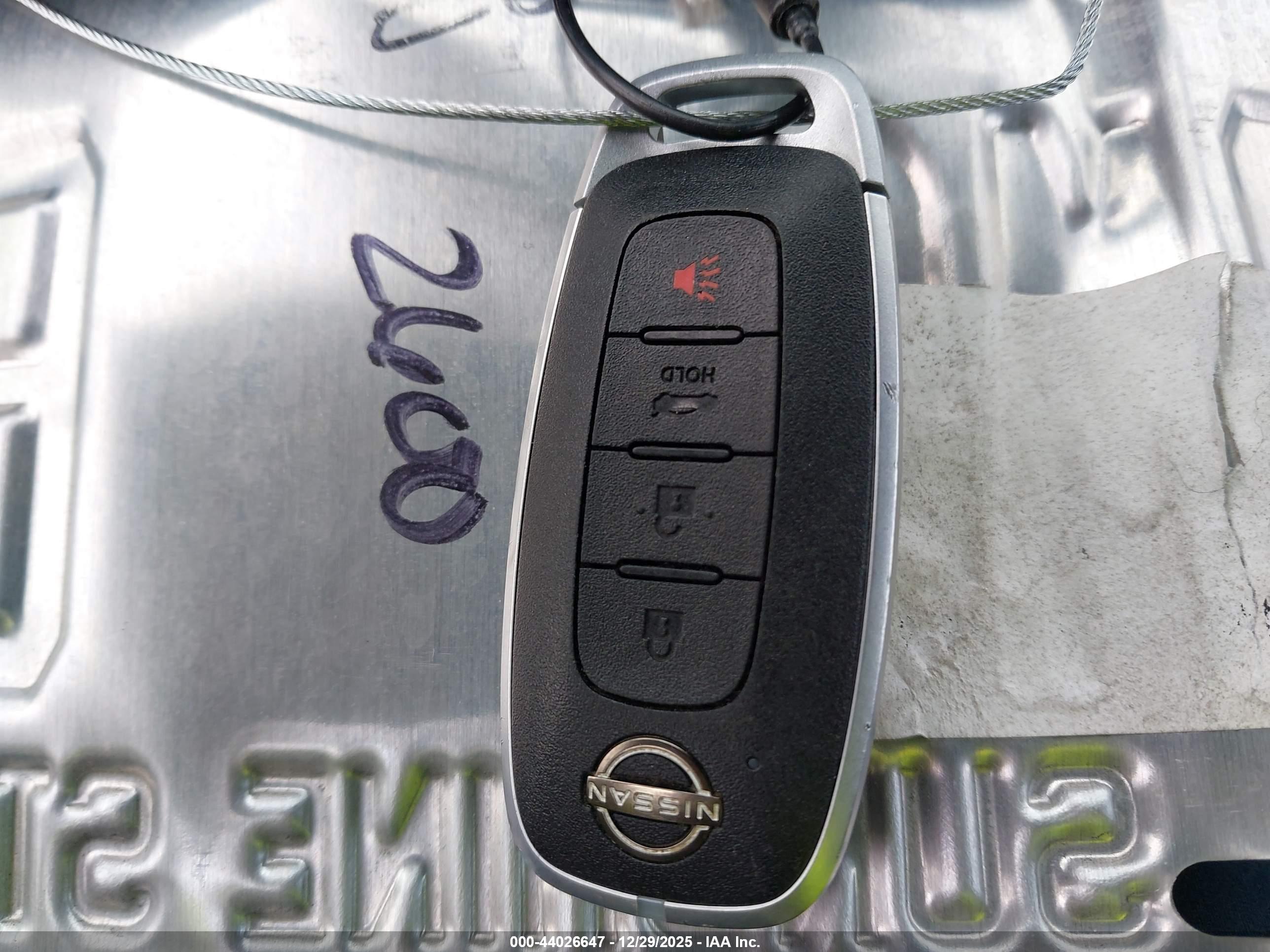 NISSAN VERSA image 11