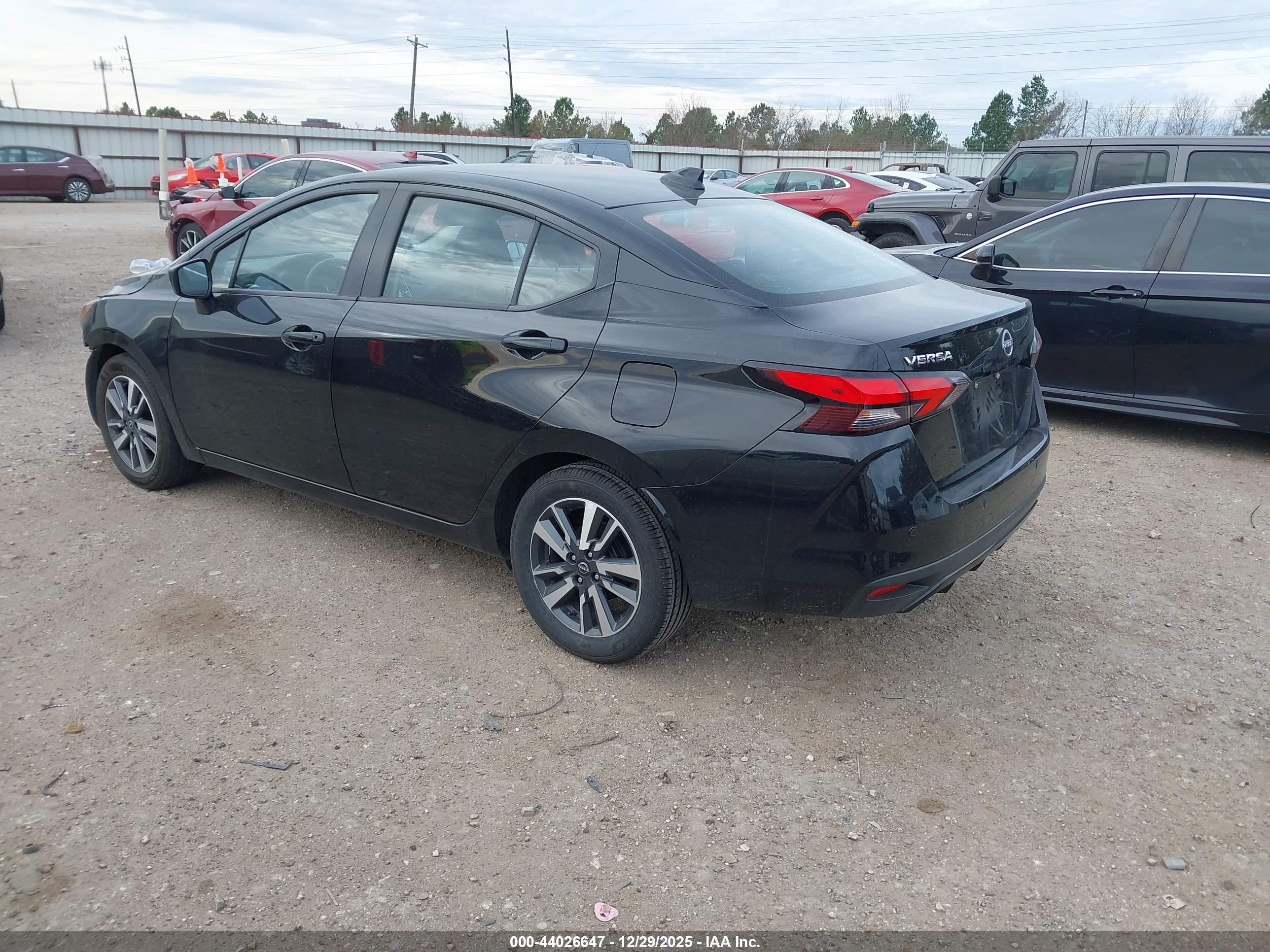 NISSAN VERSA image 3