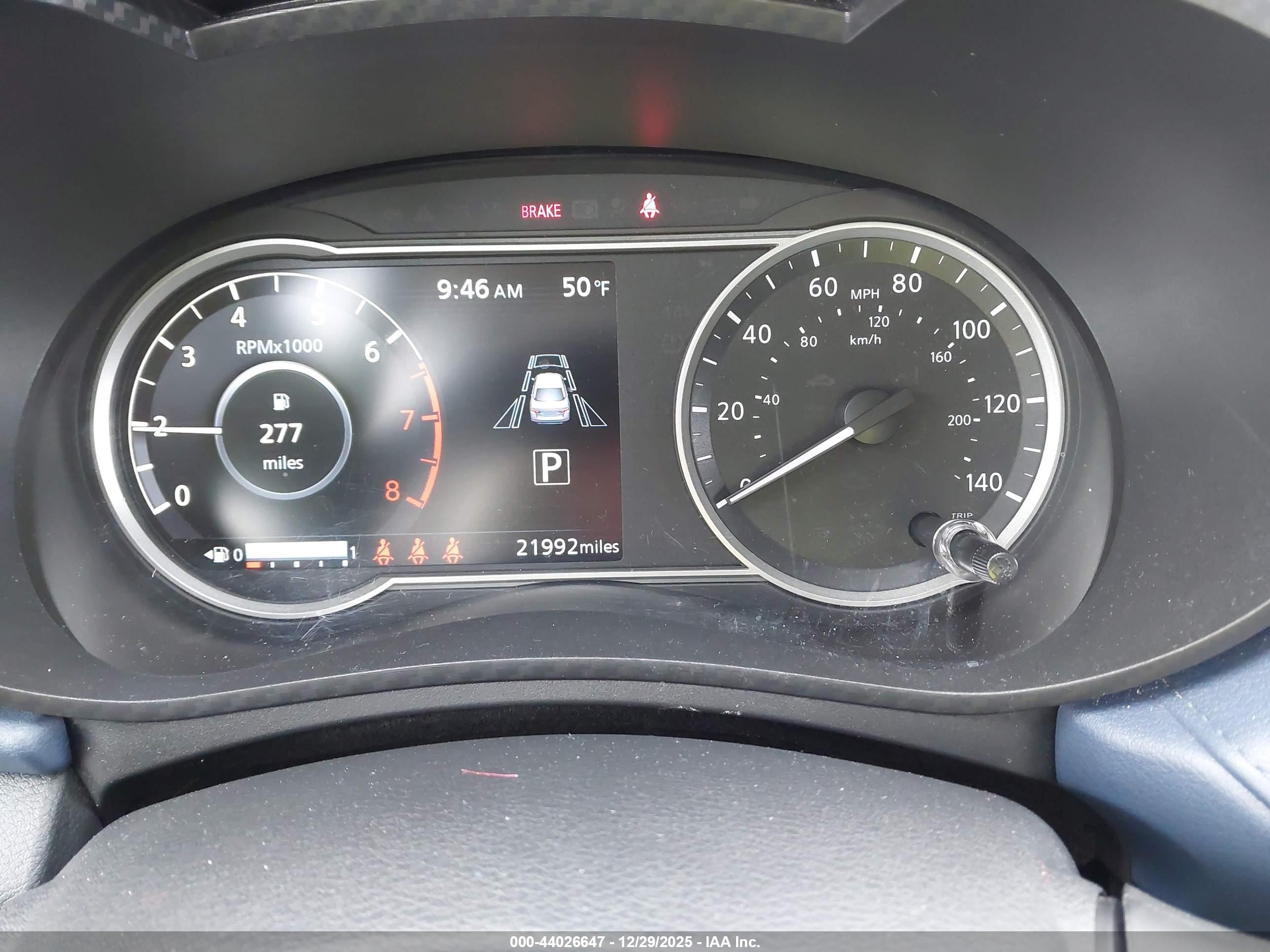 NISSAN VERSA image 7