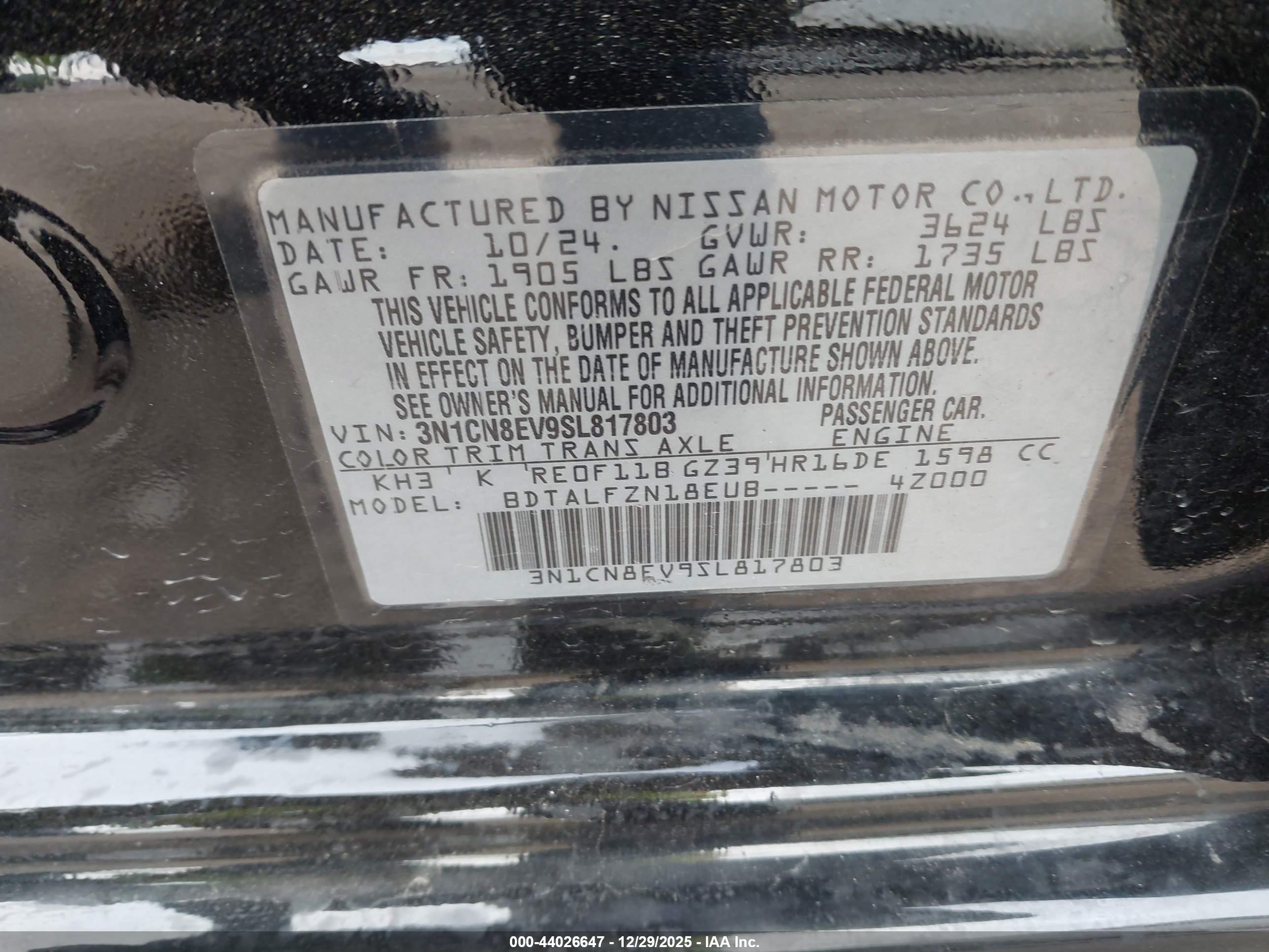 NISSAN VERSA image 9