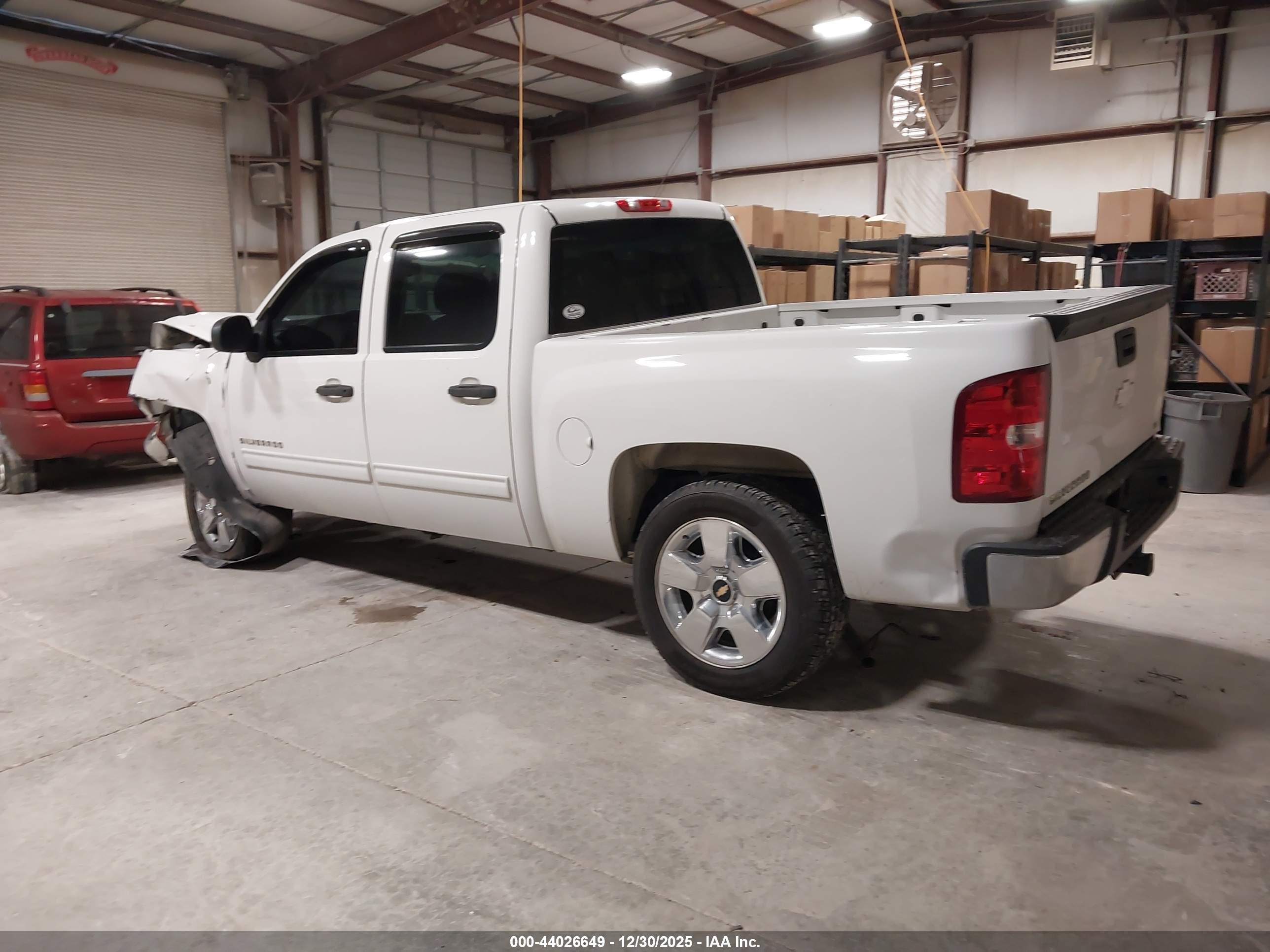 CHEVROLET SILVERADO image 3